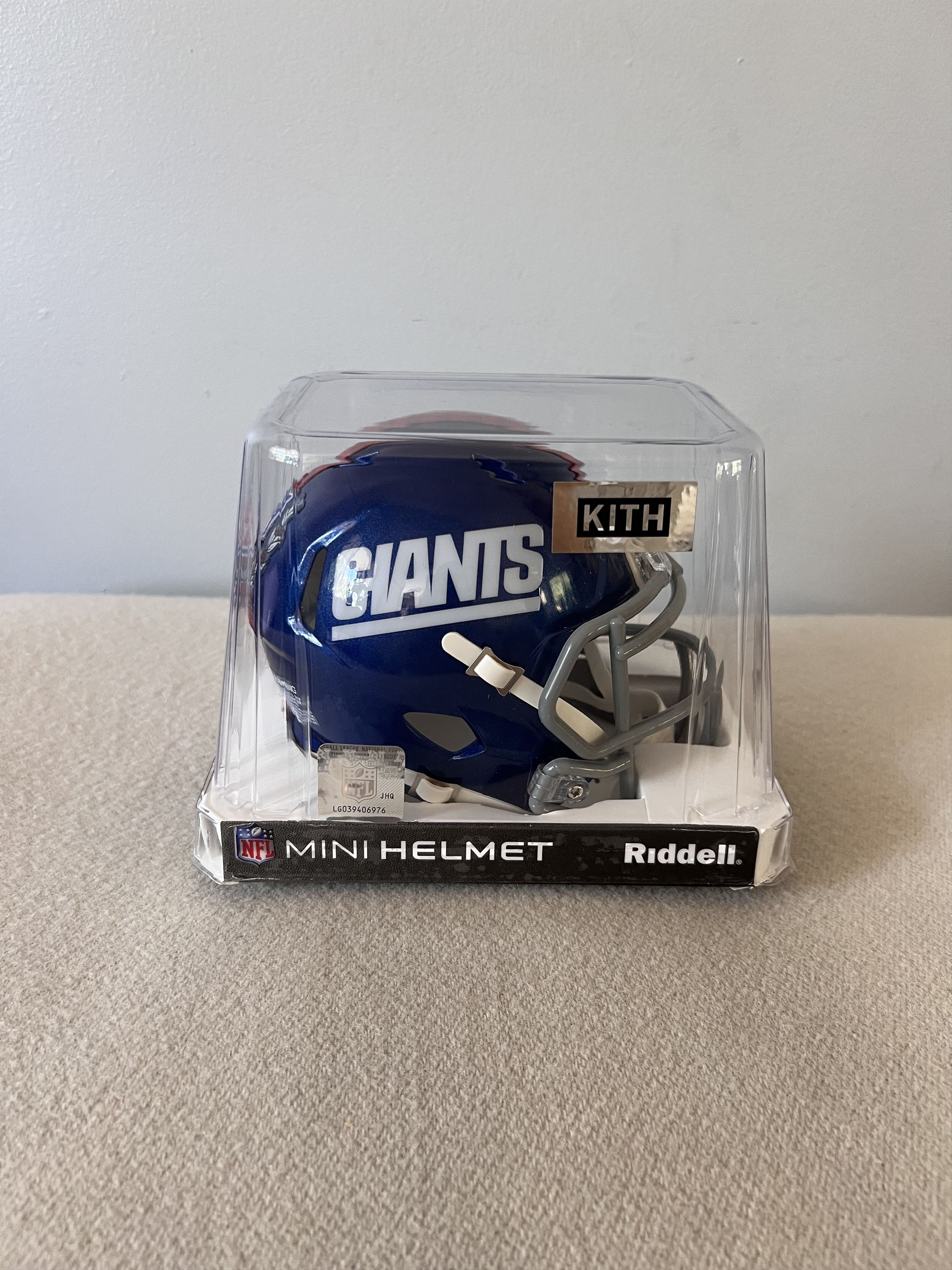 Kith × NFL Kith Riddell New York Giants Mini Helmet Size ONE SIZE - 1 Thumbnail