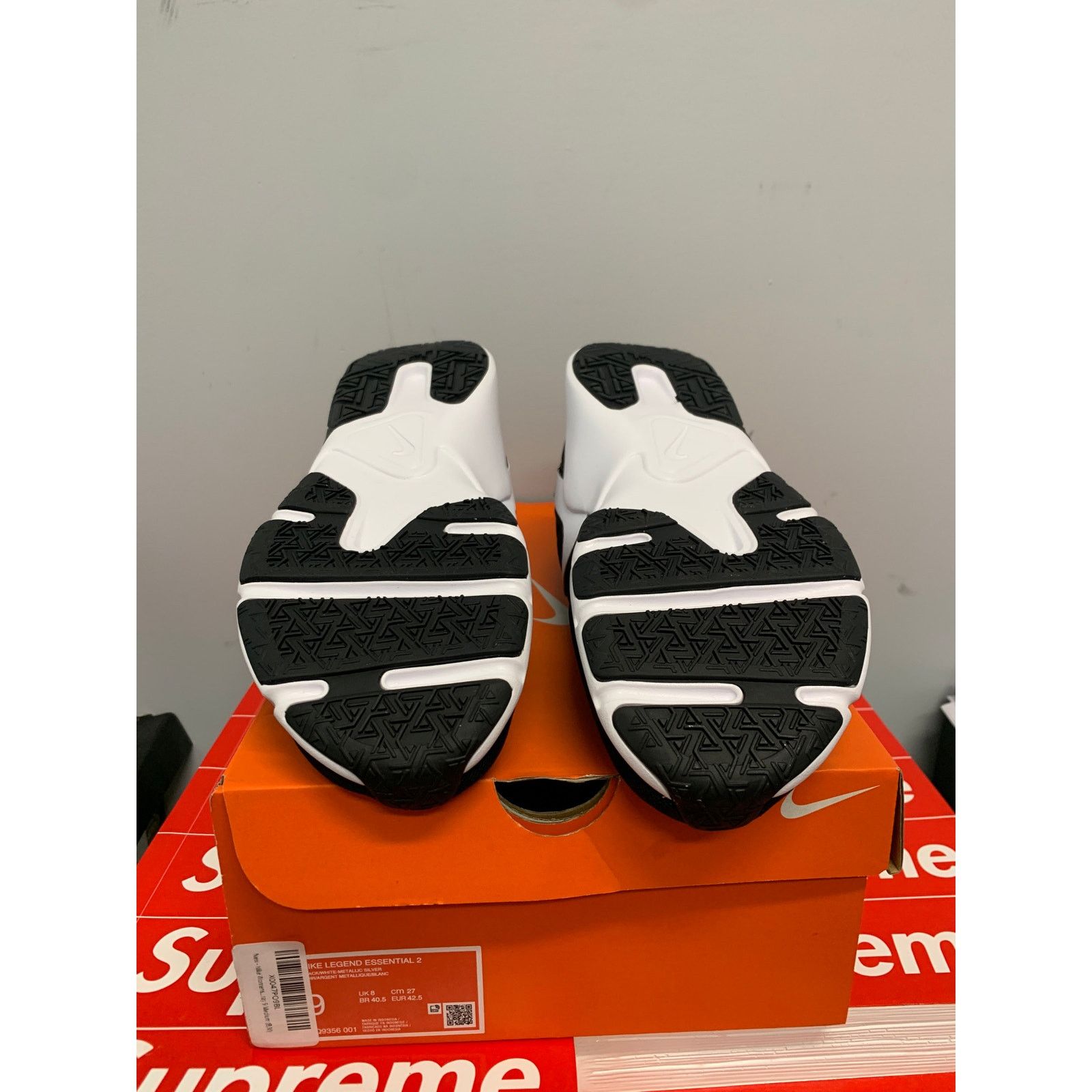 Nike Nike Legend Essential 2 Black White Q9356-001 Mens Size 9 Size US 9 / EU 42 - 6 Thumbnail