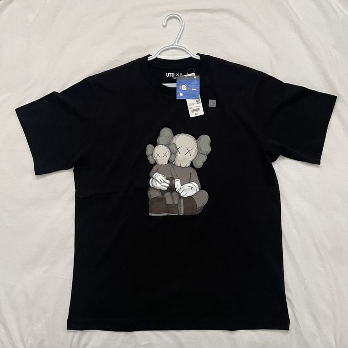 KAWS x Uniqlo UT Short Sleeve Graphic T-shirt (US Sizing) Black