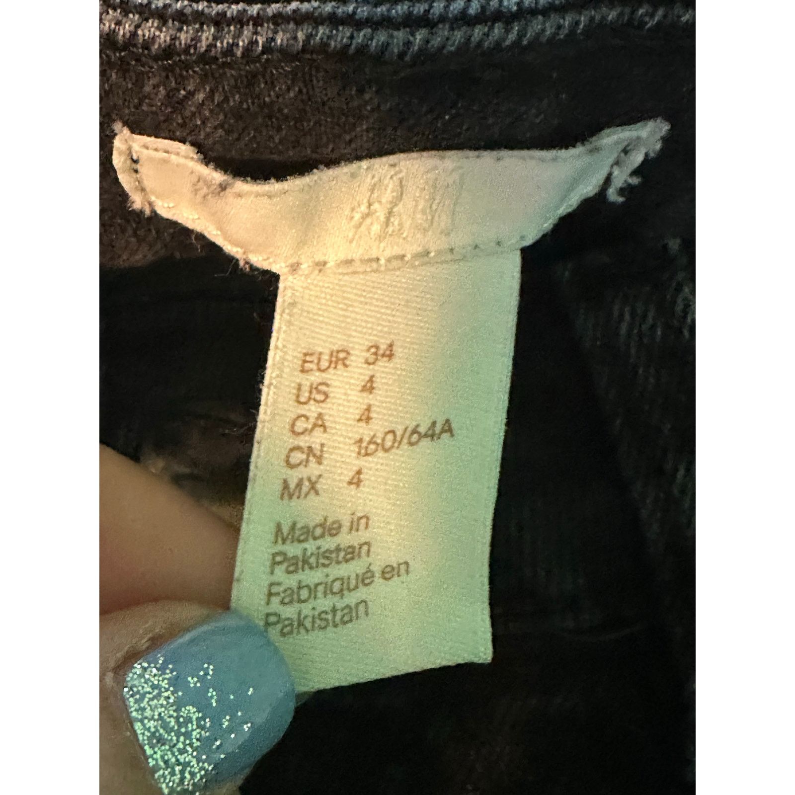 H&M H&M black floral embroidered high rise jeans size 4 Size 27" / US 4 / IT 40 - 3 Thumbnail