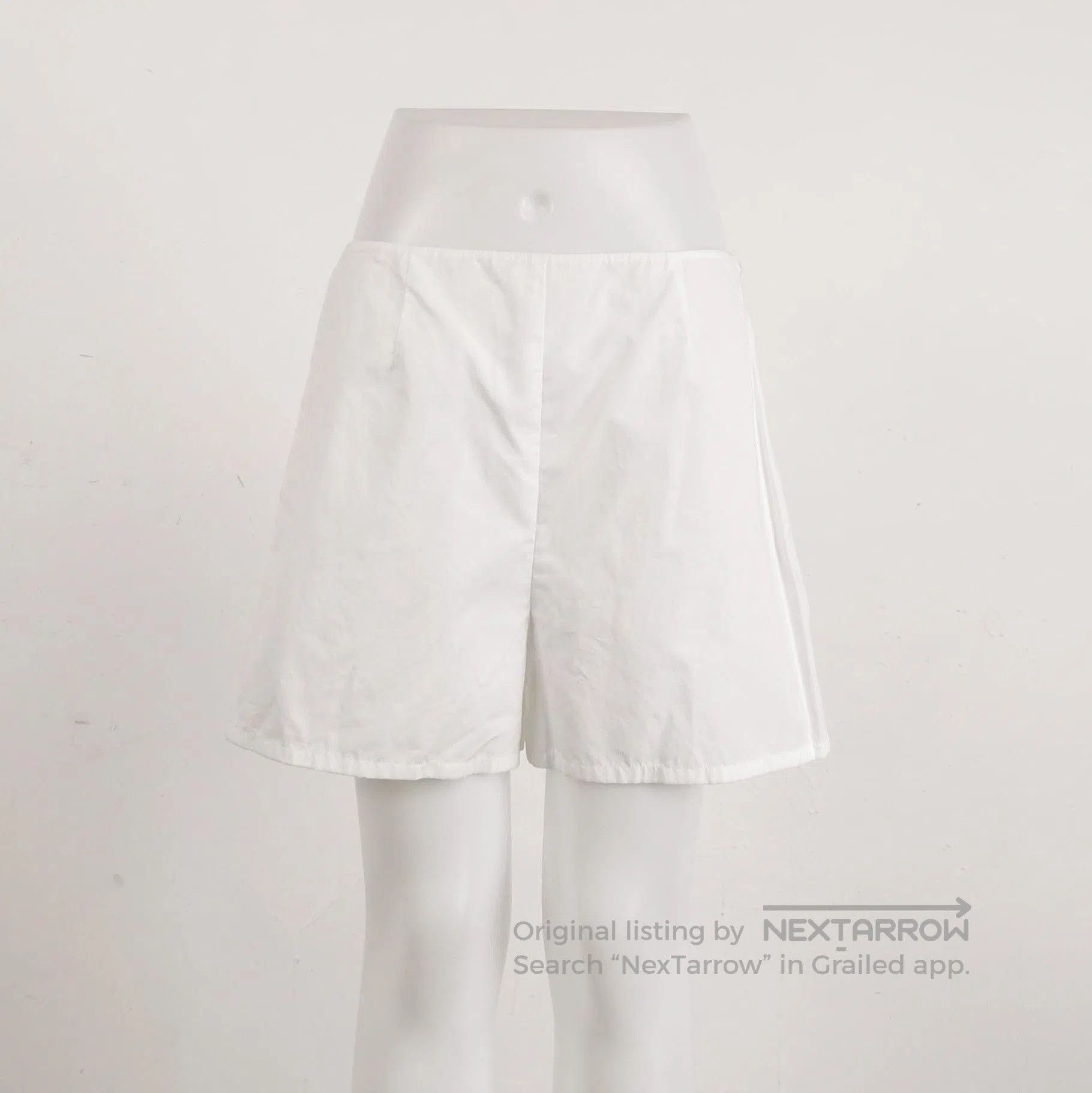 Prada Prada Polka Dot Cutout Logo Shorts in White . Size 41" - 1 Thumbnail