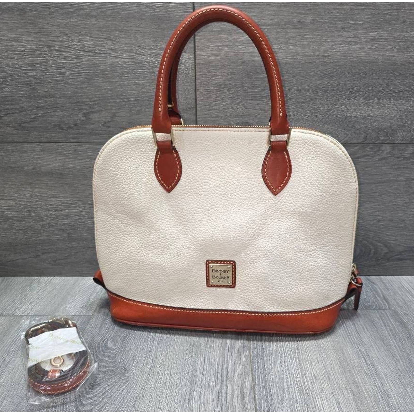 Dooney & Bourke DOONEY & BOURKE Ivory Bone satchel Dillen Tote bag B000559 Size ONE SIZE - 1 Thumbnail
