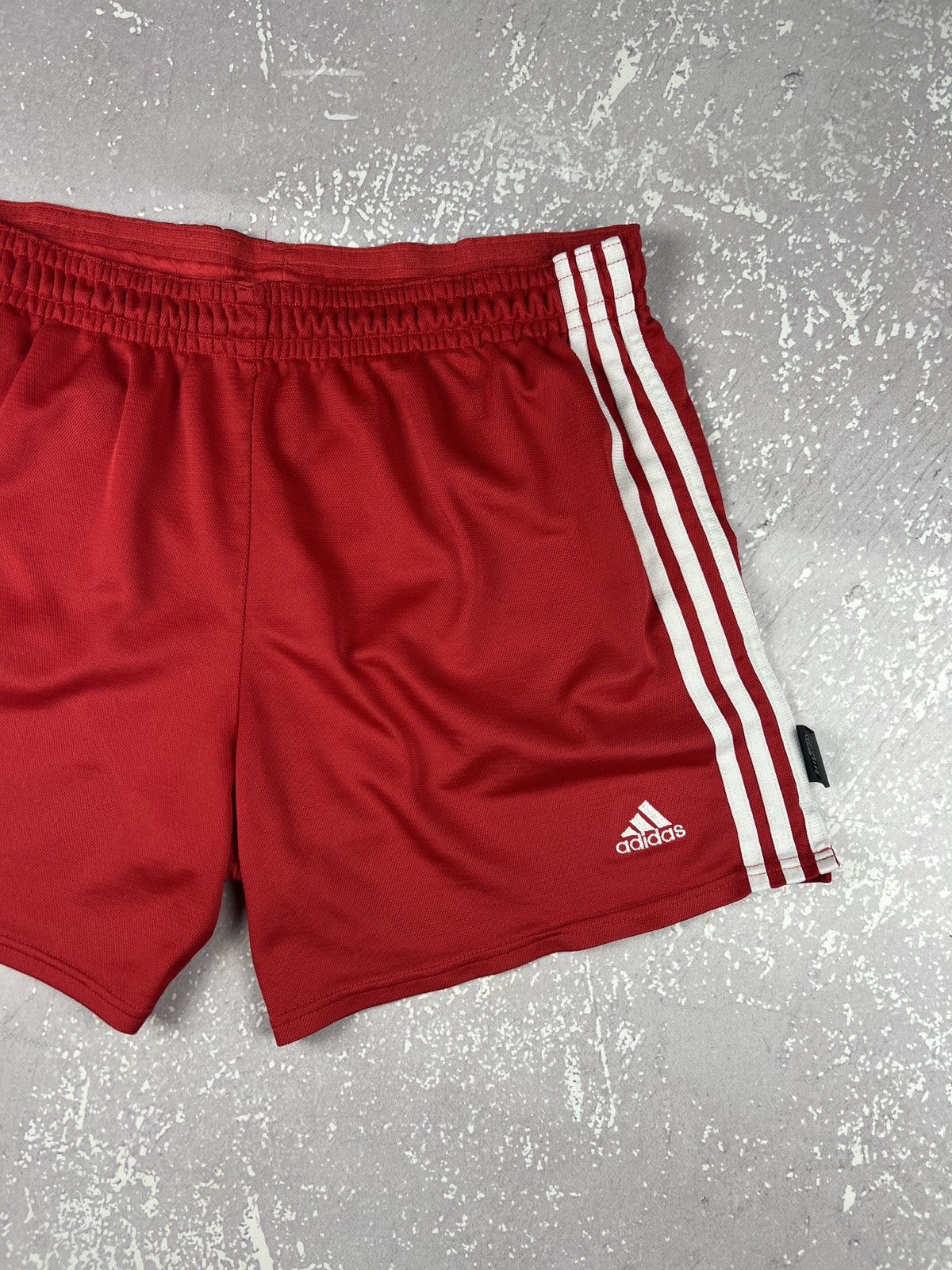 Adidas 90s Vintage Adidas Bayern Munich Football Shorts Mens L Red Size US 34 / EU 50 - 2 Thumbnail