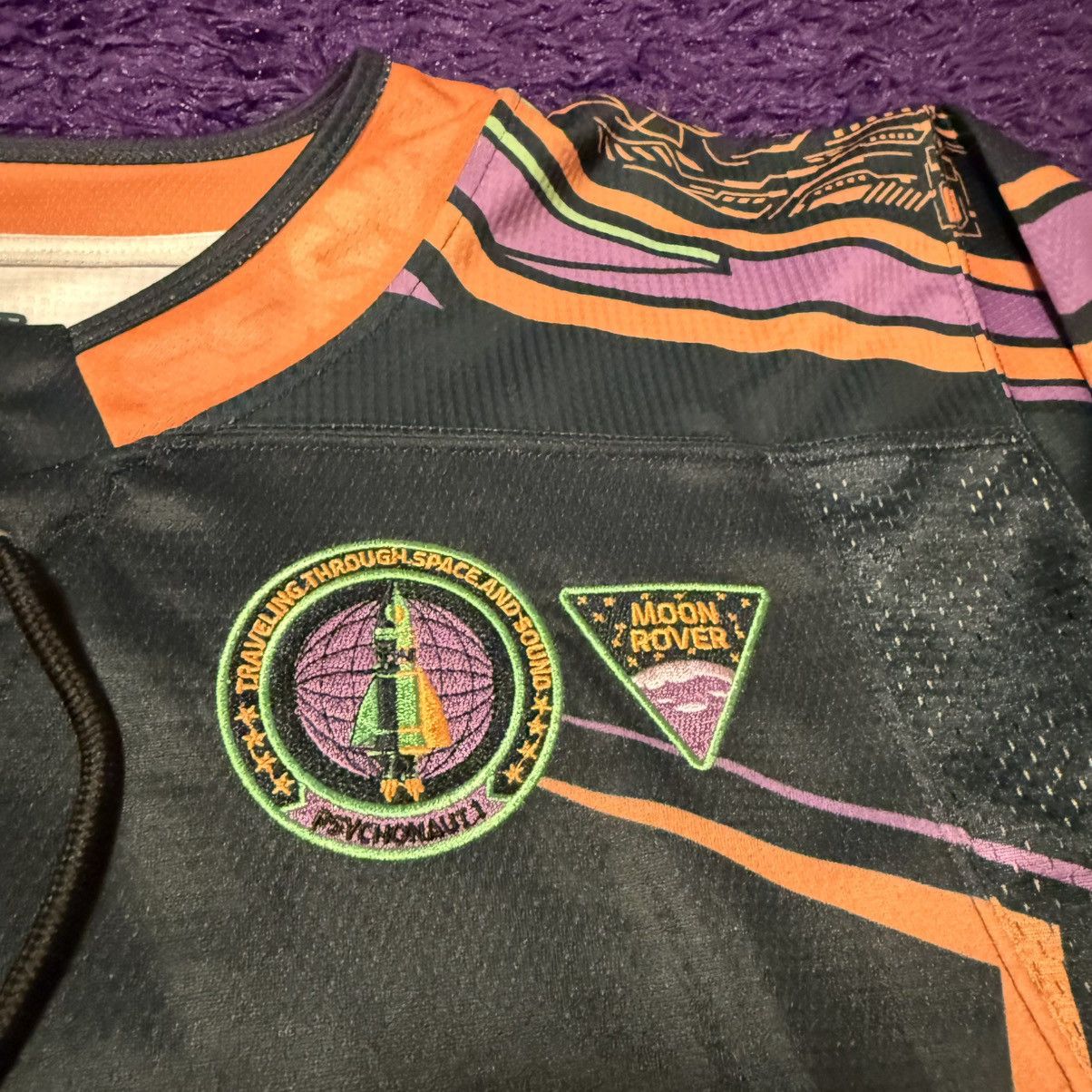 Other LIQUID STRANGER GLOW IN THE DARK HOCKEY JERSEY*MEDIUM* Size US M / EU 48-50 / 2 - 3 Thumbnail