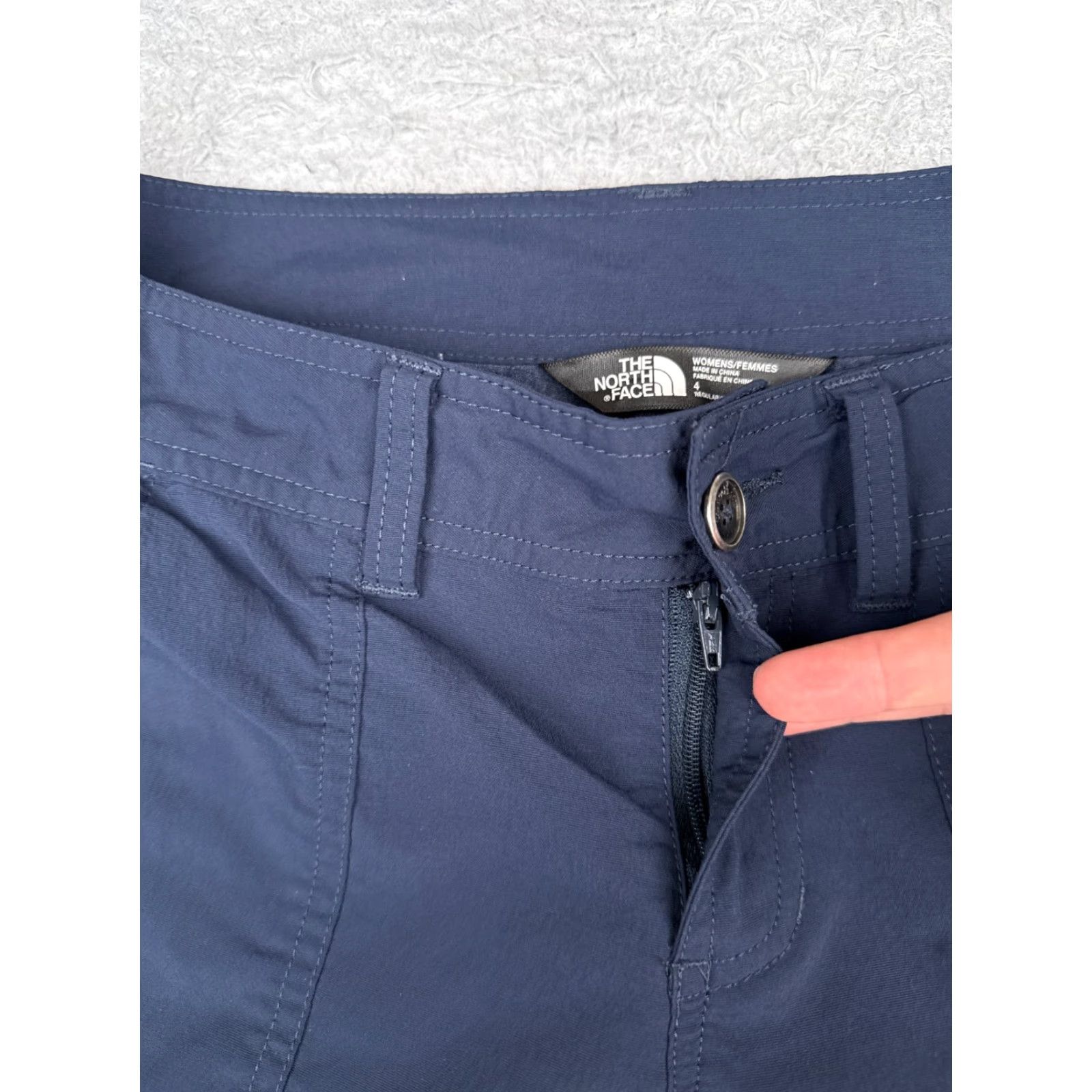 The North Face The North Face Womens Shorts Size 4 Blue Nylon Activewear with Large Pockets, 4.5 Inseam, Casual, Travel, Outdoor Size 27" / US 4 / IT 40 - 7 Thumbnail