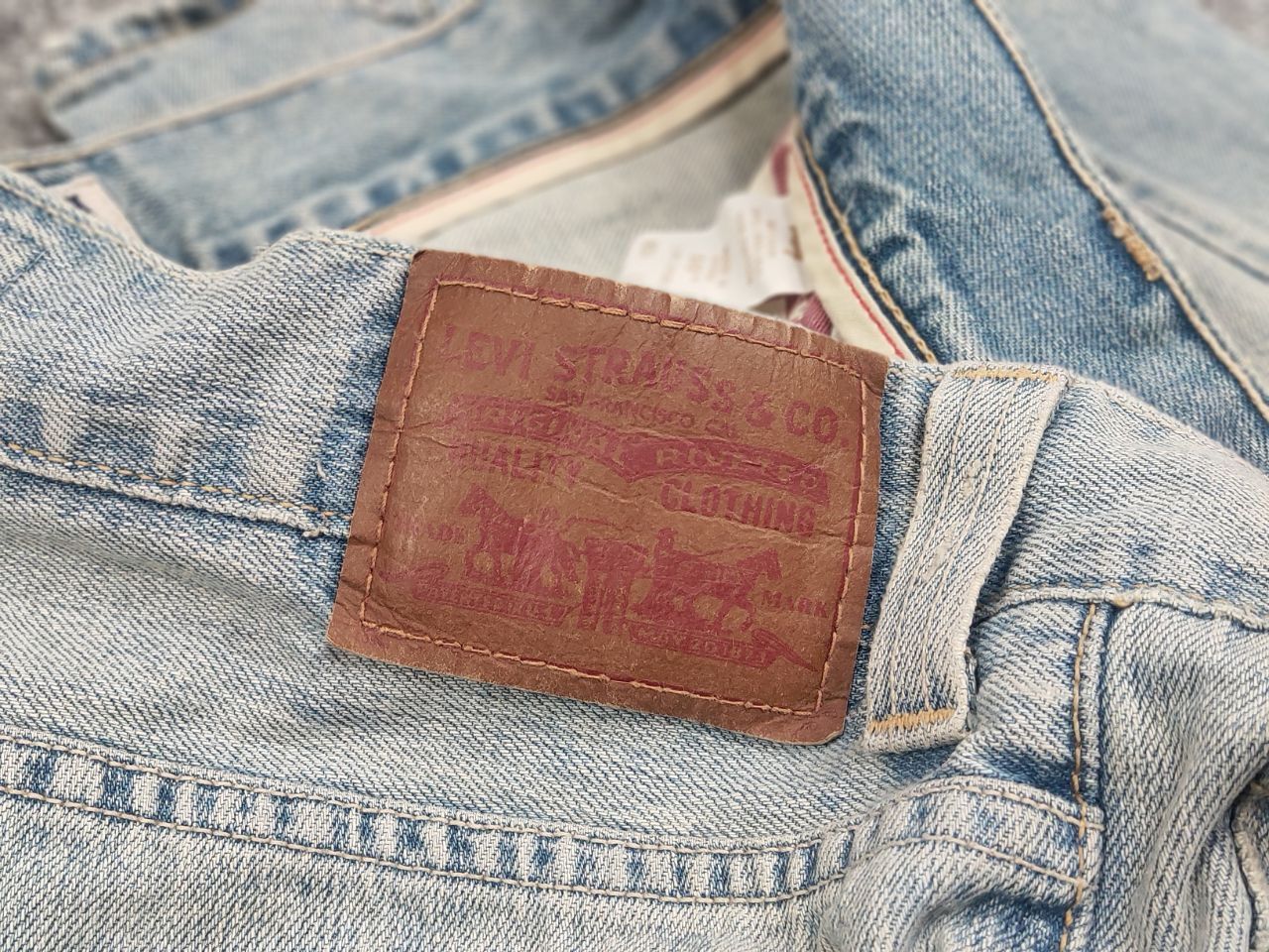 Levi's Vintage Levis 549 Baggy Light Wash Distressed Denim Jeans Size US 34 / EU 50 - 16 Thumbnail