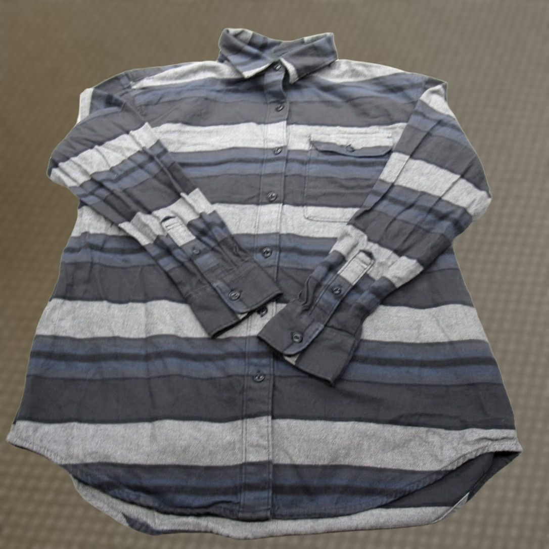 The North Face The North Face Shirt Womens Small Gray Blue Striped Berkeley Cotton Button Up Size S / US 4 / IT 40 - 1 Thumbnail