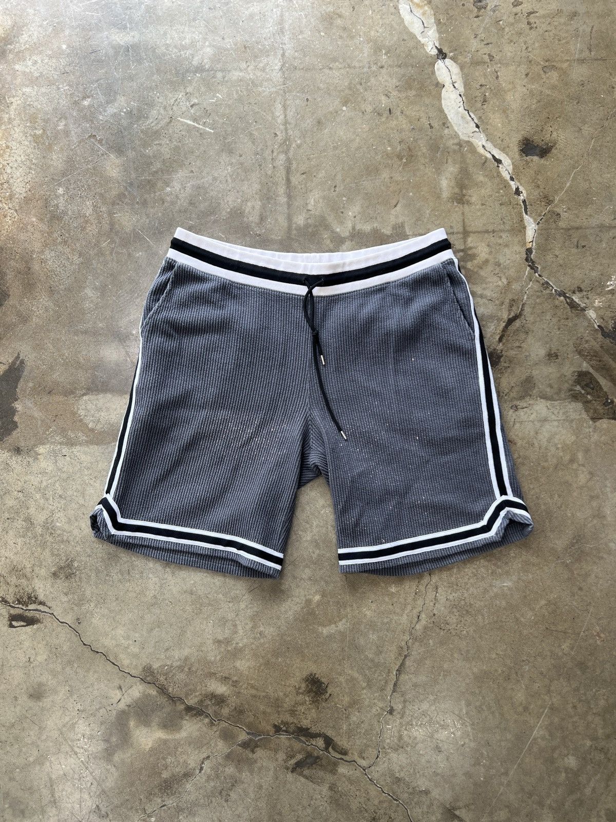 John Elliott John Elliot Shorts Sz. XL Size US 36 / EU 52 - 2 Thumbnail