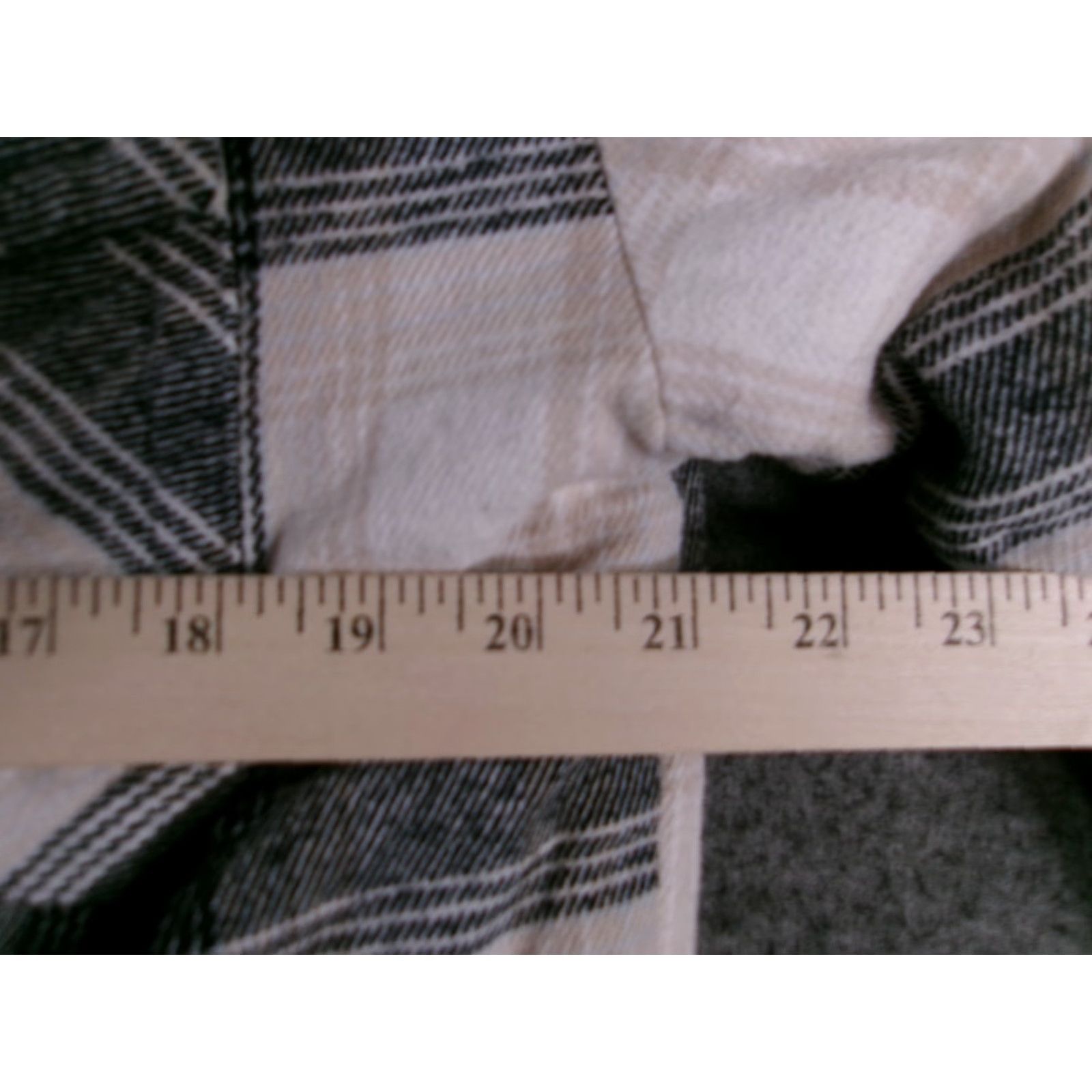 Vintage VINTAGE Aeropostale Shacket Women Medium Gray Plaid Flannel Quilted Lined Outdoor Chore Shirt Size M / US 6-8 / IT 42-44 - 4 Thumbnail