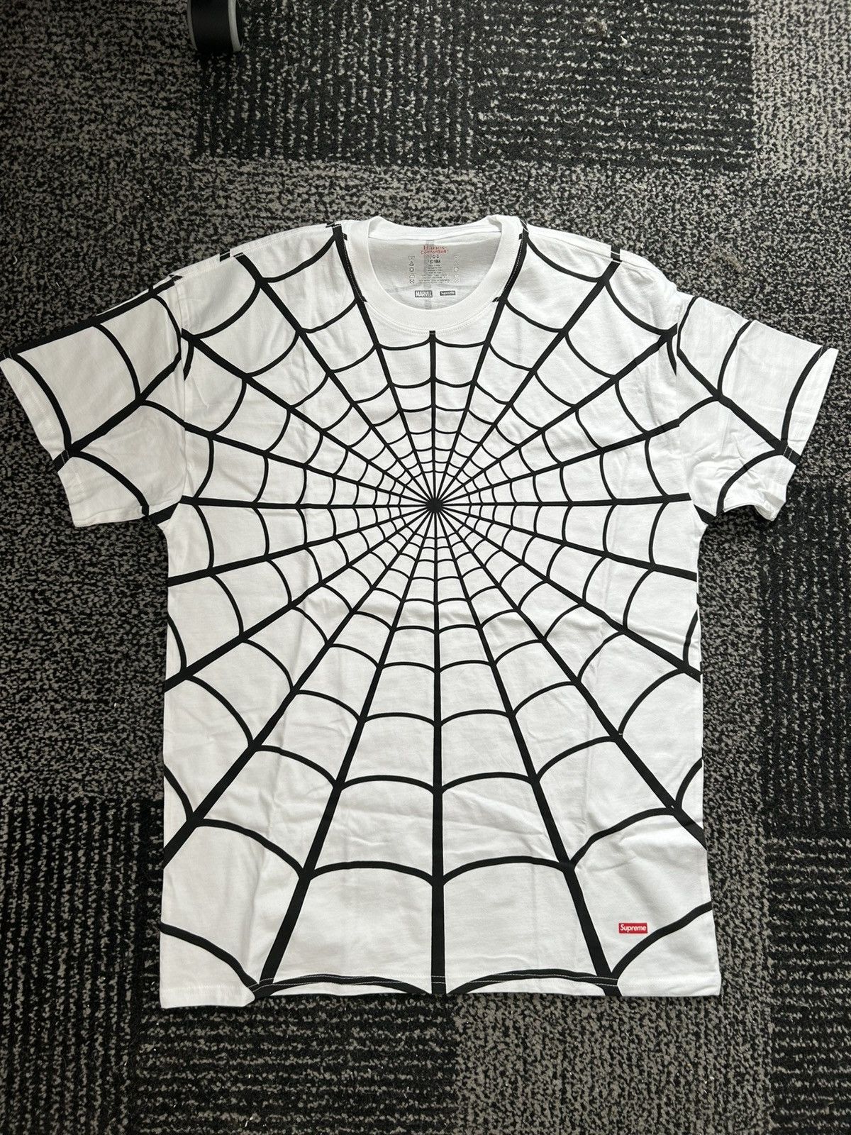 Supreme Supreme spiderman thsirt Size US L / EU 52-54 / 3 - 1 Thumbnail