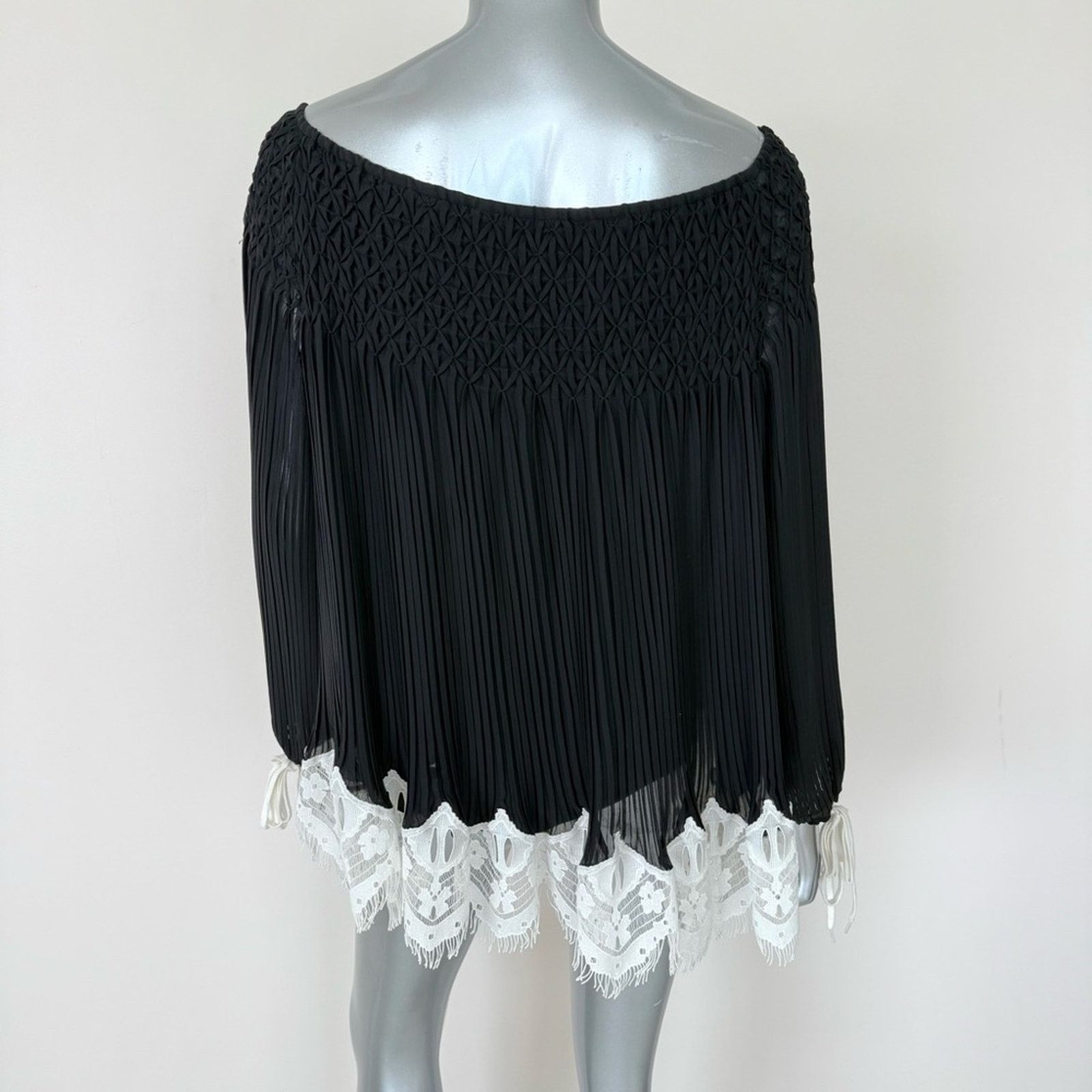 Chloe CHLOÉ Off-the-shoulder macrame women blouse size 36FR or S Size S / US 4 / IT 40 - 5 Thumbnail