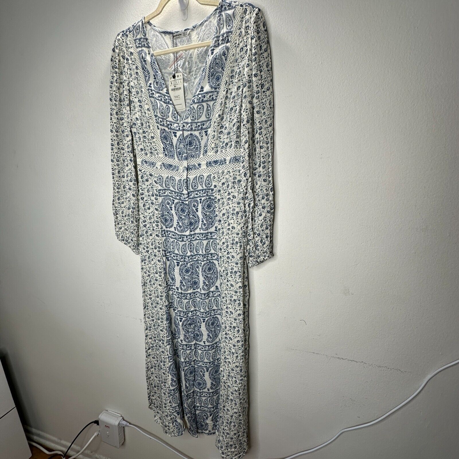Other Stradivarius Floral Paisley Long Sleeve VNeck Maxi Dress Size S / US 4 / IT 40 - 4 Thumbnail
