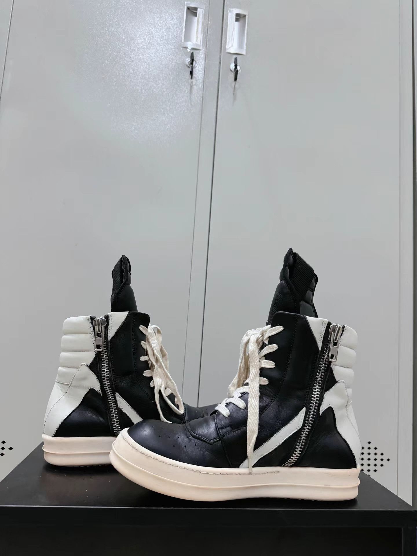 Rick Owens Rick Owens black and white leather casual shoes Size US 7 / IT 37 - 3 Thumbnail