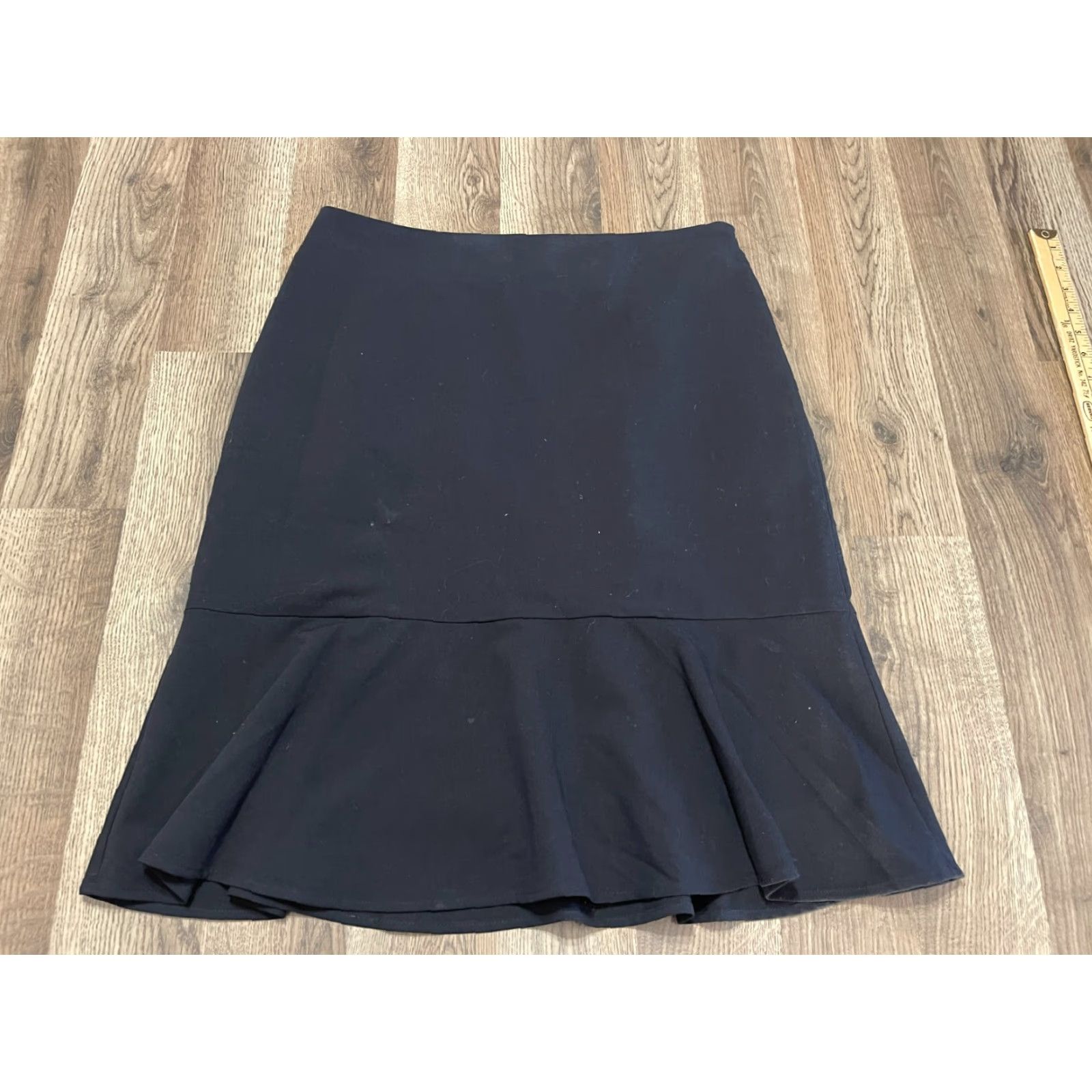Worthington Worthington Skirt Women’s Size 10 Black Zip on the Side Flowy Hem Casual Short Skirt Pencil Style Women Size 32" / US 10 / IT 46 - 2 Thumbnail