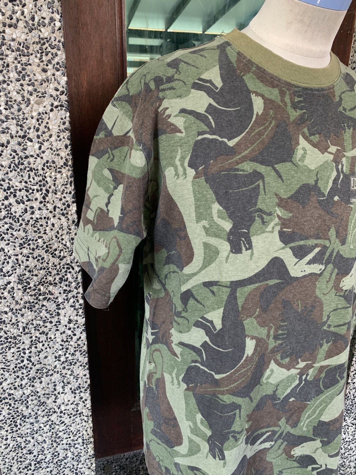 Universal Studios Vintage 90s Universal Studios Jurassic Park Movie Camo Tees Size US M / EU 48-50 / 2 - 5 Thumbnail