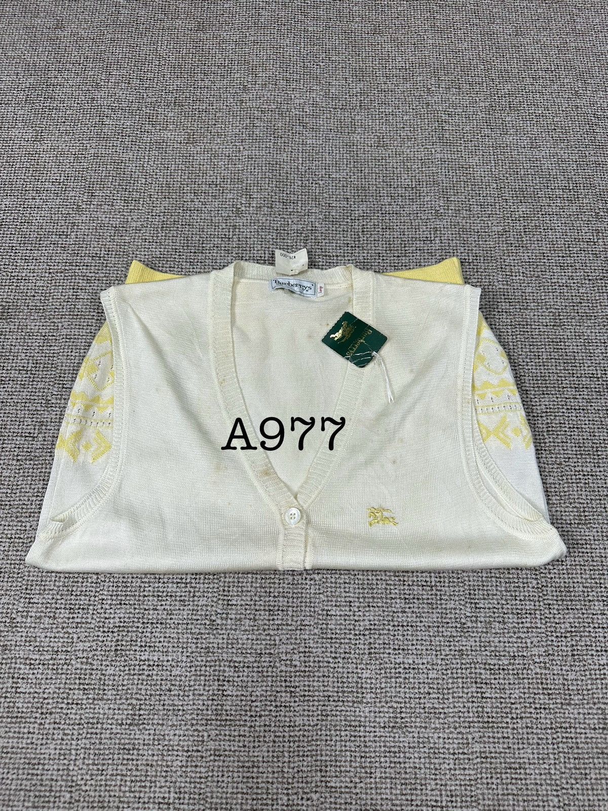 Burberry Vintage Burberry Tank Top Knit A977 Size S / US 4 / IT 40 - 11 Thumbnail