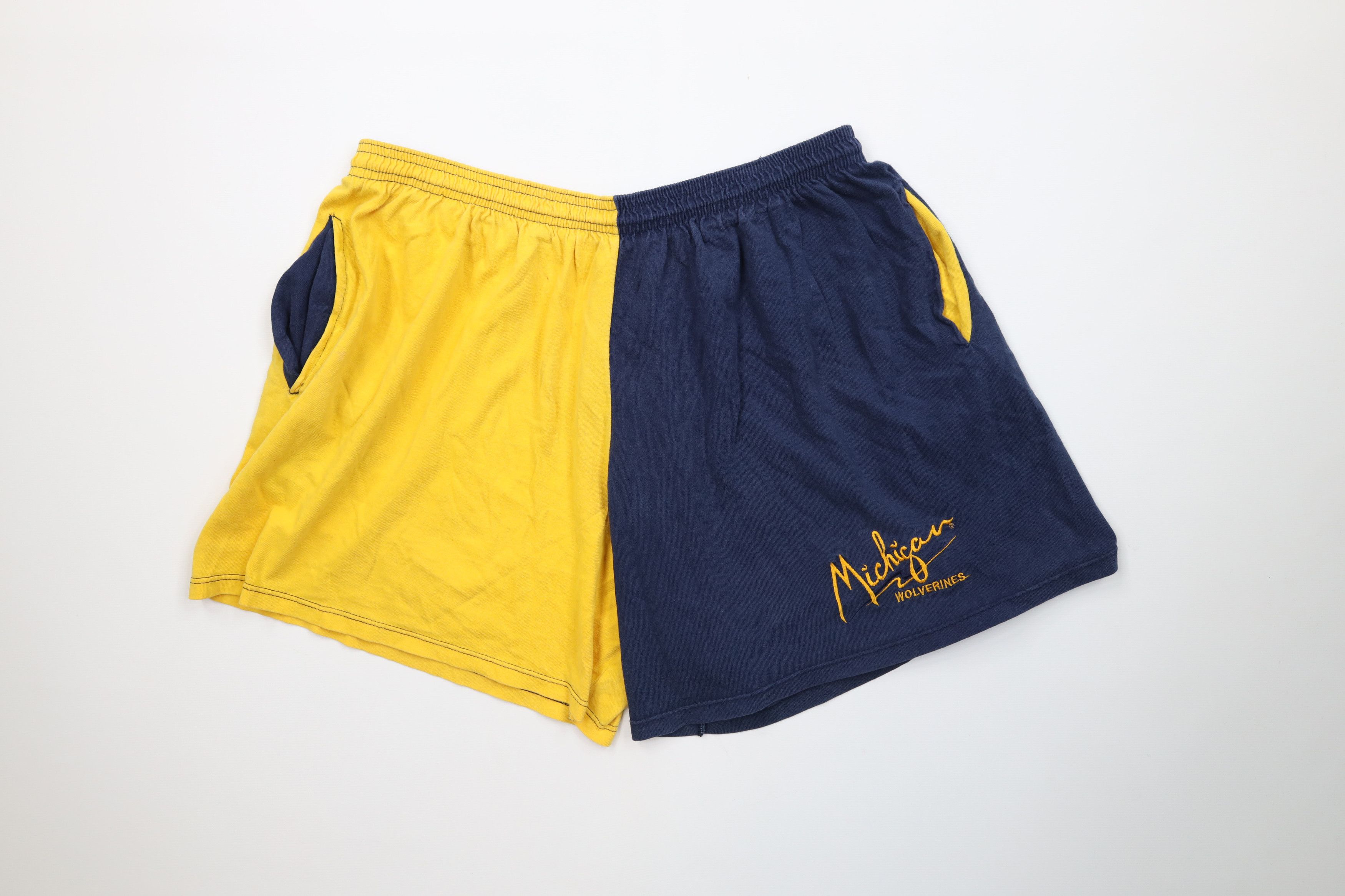 Vintage Vintage 90s University of Michigan Above Knee Shorts USA Size US 34 / EU 50 - 1 Thumbnail