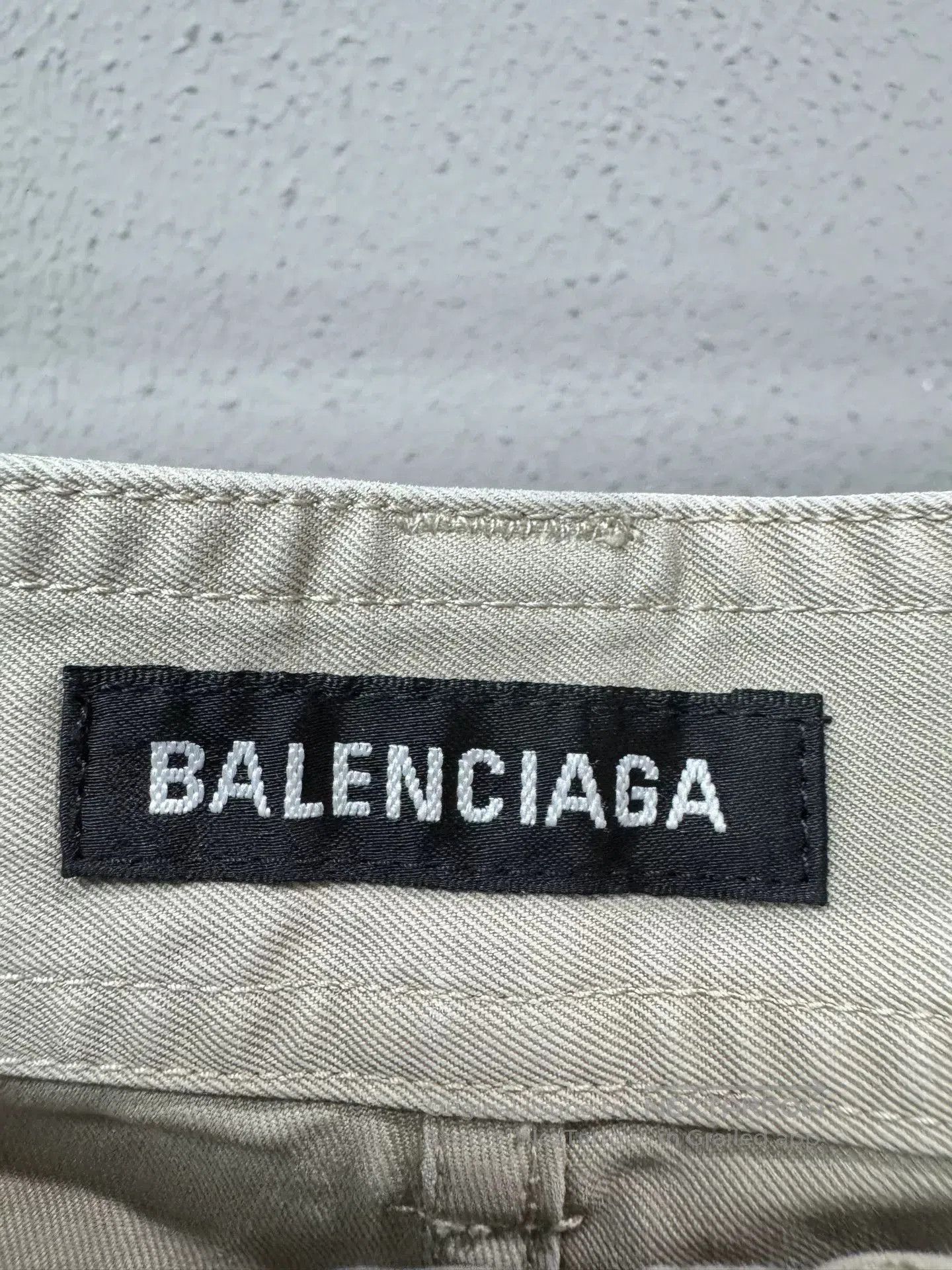 Balenciaga Balenciaga Beige Cargo Shorts Size 50. Size US 40 / EU 56 - 6 Thumbnail
