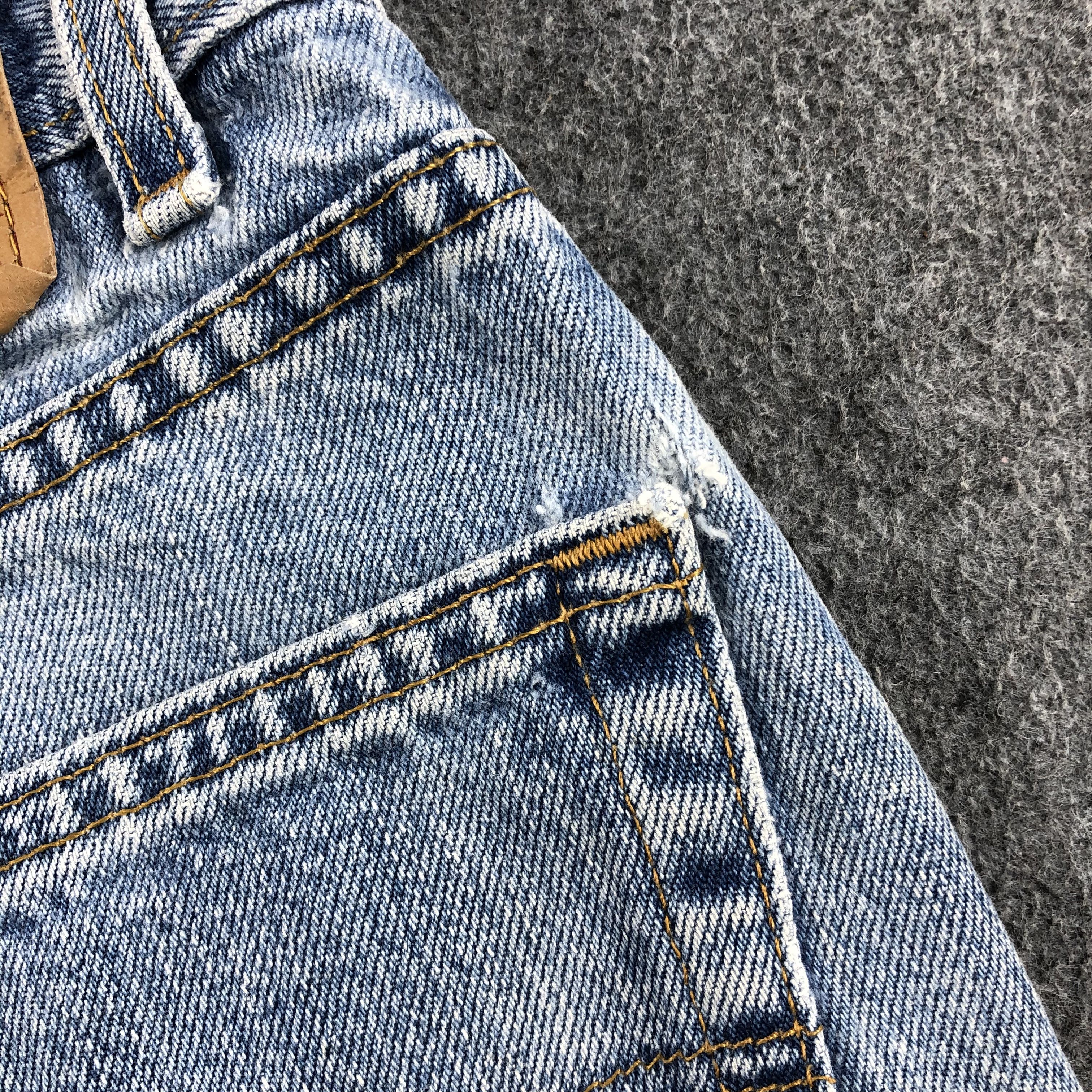 Levi's Vintage 90s Light Wash Levis 550 Jeans-J2221 Size US 31 - 9 Thumbnail