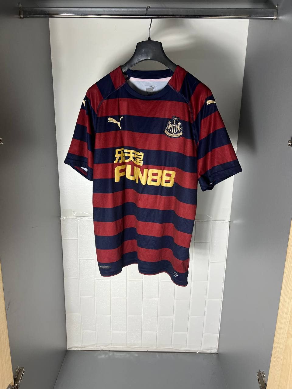 Puma VINTAGE PUMA FC NEW CASTLE UNITED ENGLAND SOCCER JERSEY Y2K Size US L / EU 52-54 / 3 - 2 Thumbnail