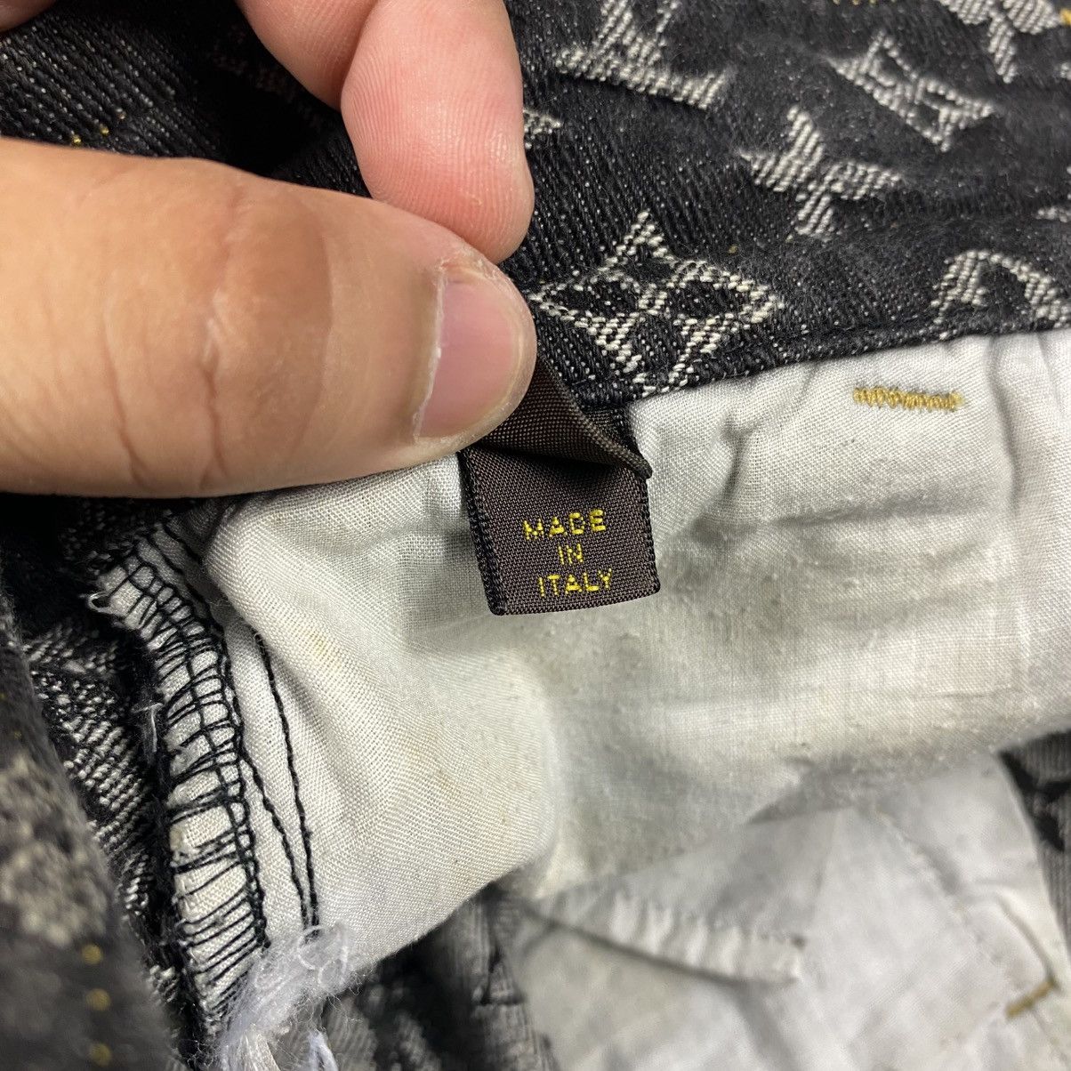 Louis Vuitton Louis Vuitton - Monogram Mini Denim Short Size 28" / US 6 / IT 42 - 9 Thumbnail