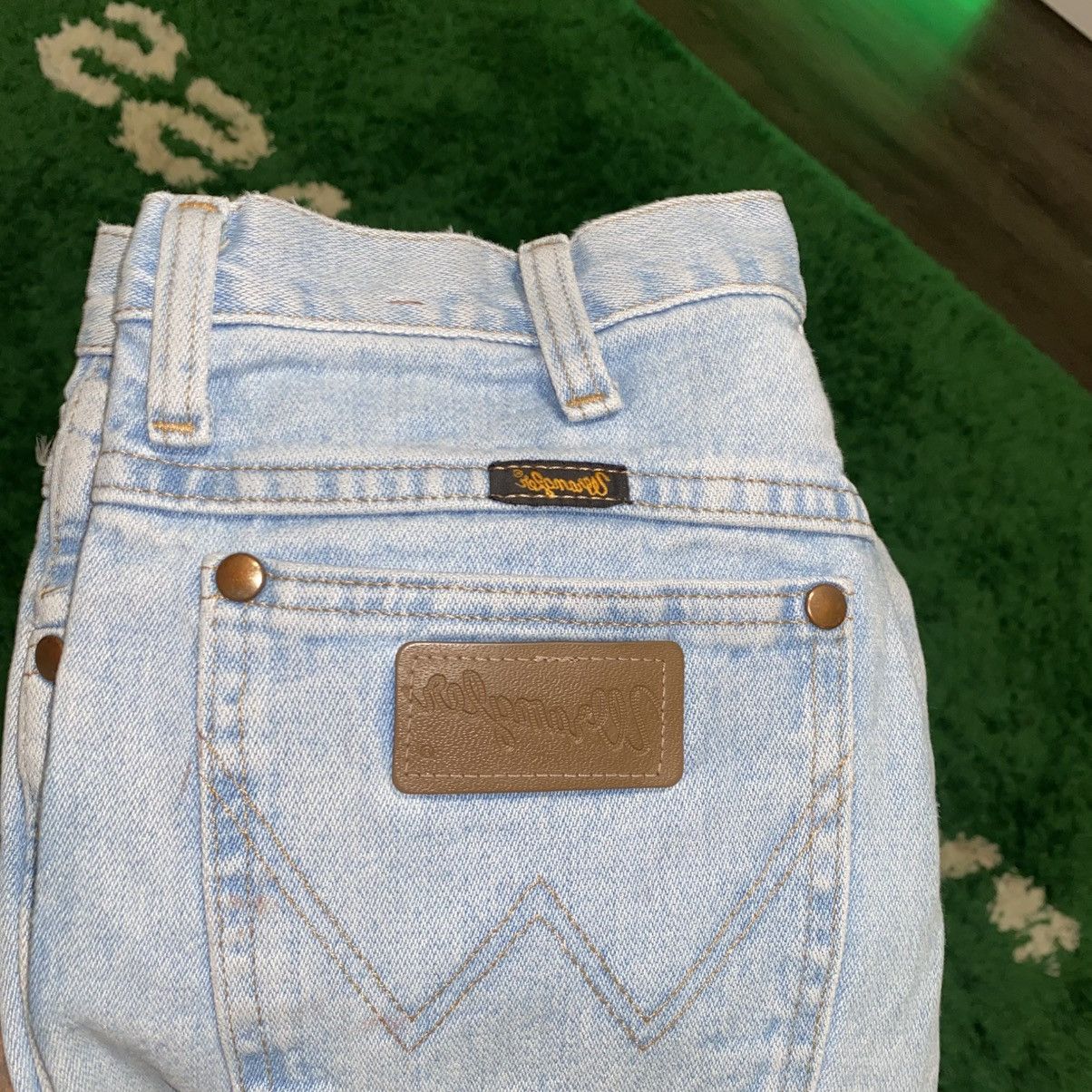 Wrangler Vintage 90s Wrangler Light Wash Denim Jeans | Size 29x32 Size US 29 - 3 Thumbnail