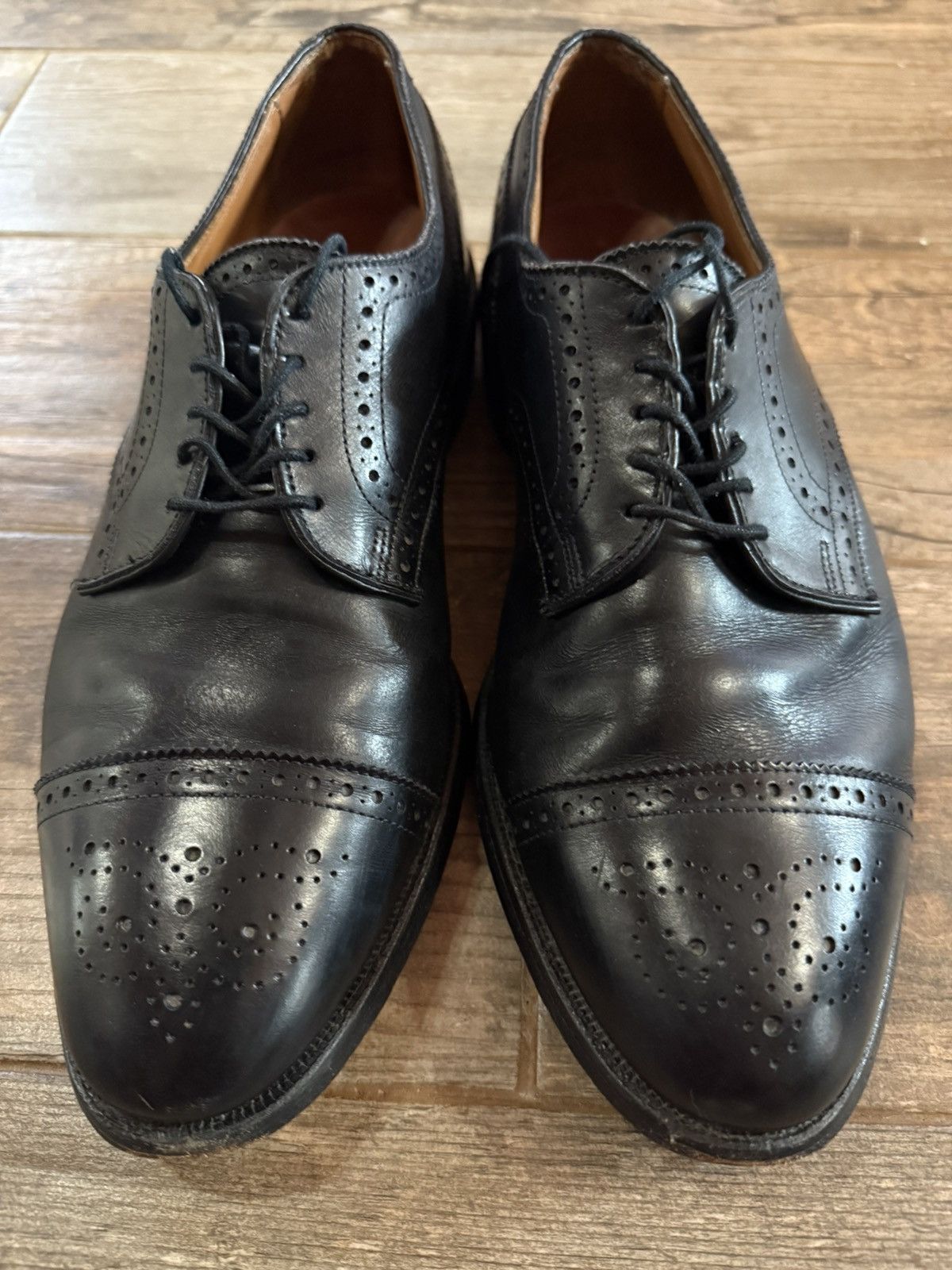 Allen Edmonds Allen Edmonds Sanford 9.5 D Black Broque Captoe Oxford Size US 9.5 / EU 42-43 - 3 Thumbnail