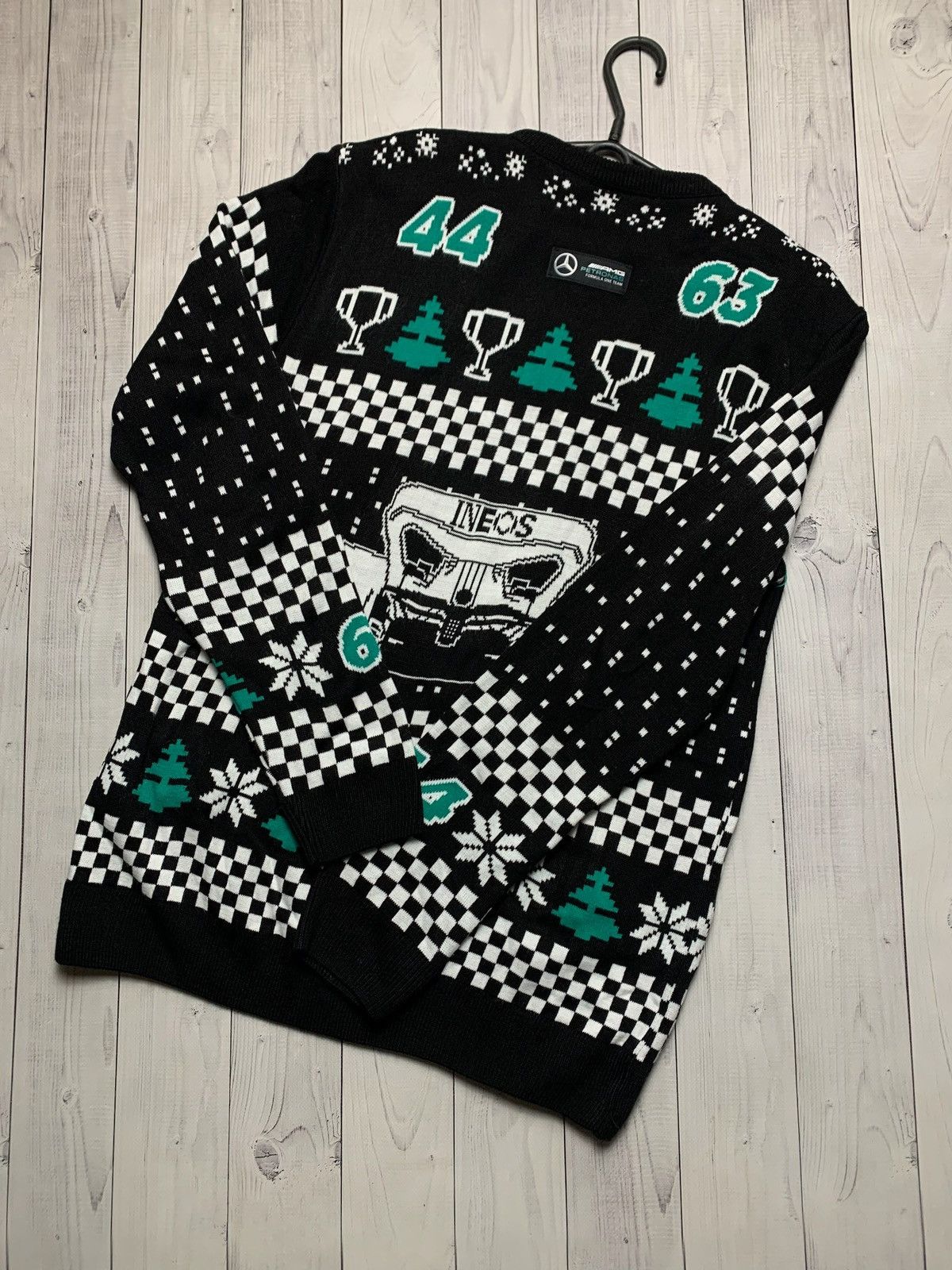 Mercedes-Benz Racing Mercedes Petronas sweater size L logo rare Size US L / EU 52-54 / 3 - 6 Thumbnail