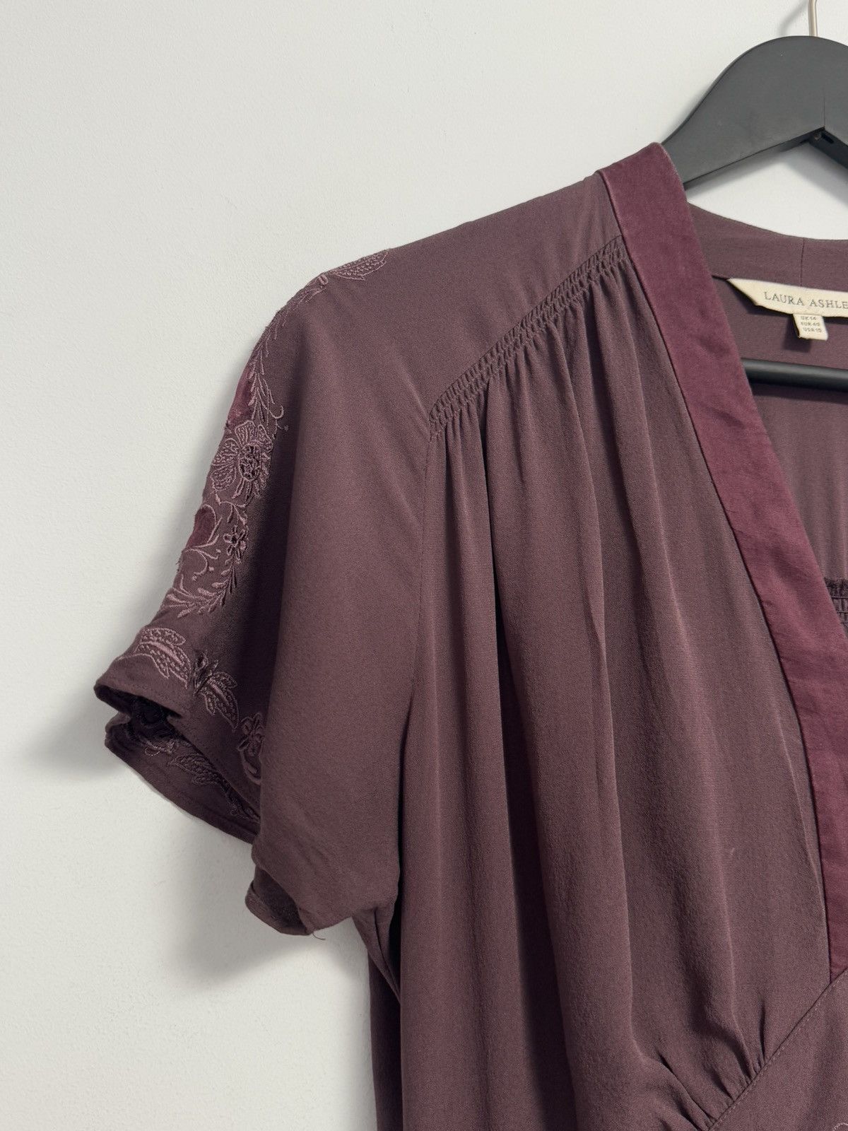 Laura Ashley Vintage Laura Ashley Embroidered Crepe Tea Dress in Mauve Size L / US 10 / IT 46 - 5 Thumbnail