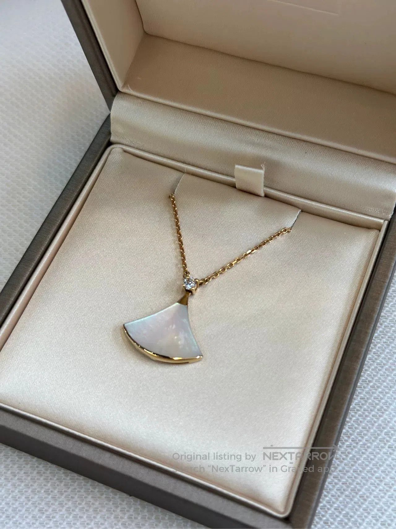 Bvlgari Bulgari Diva Large White MOP Fan Necklace 18K Rose Gold. Size ONE SIZE - 2 Thumbnail