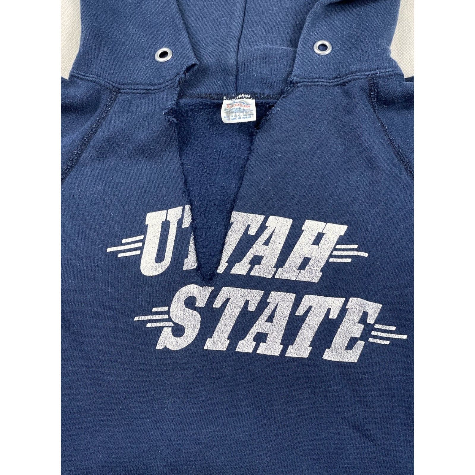 Champion VINTAGE Champion Hoodie Utah State University M Blue 80s Collegiate Pullover Mens Size US M / EU 48-50 / 2 - 4 Thumbnail
