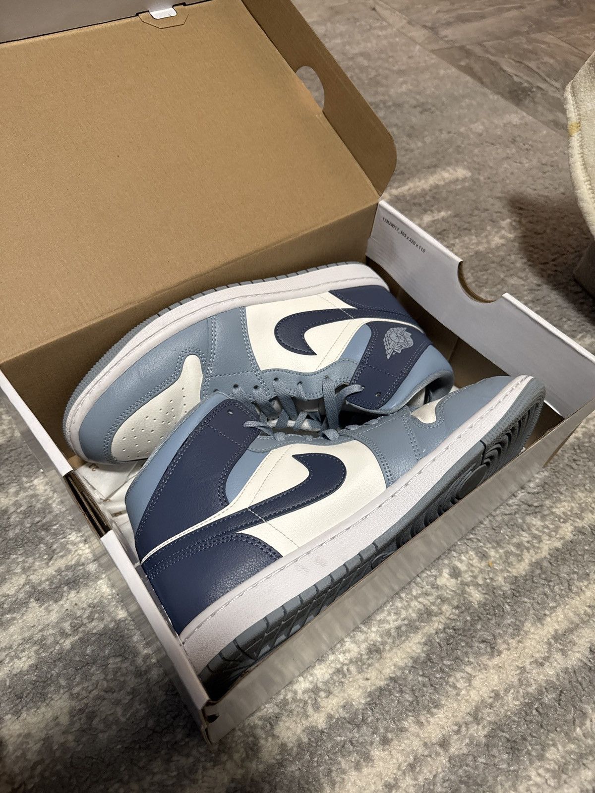 Nike woman’s air jordan 1 mid Size US 10 / IT 40 - 7 Thumbnail