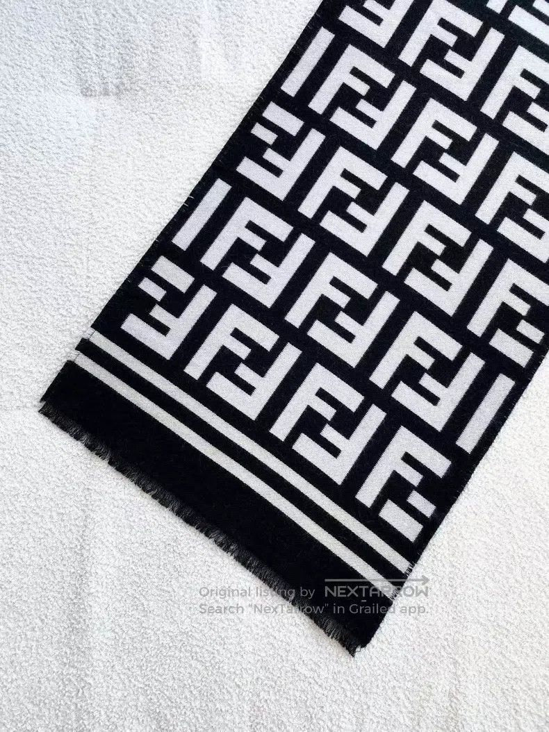 Fendi Fendi Black and White Double-Sided Logo Fringe Cashmere Sc Size ONE SIZE - 4 Thumbnail