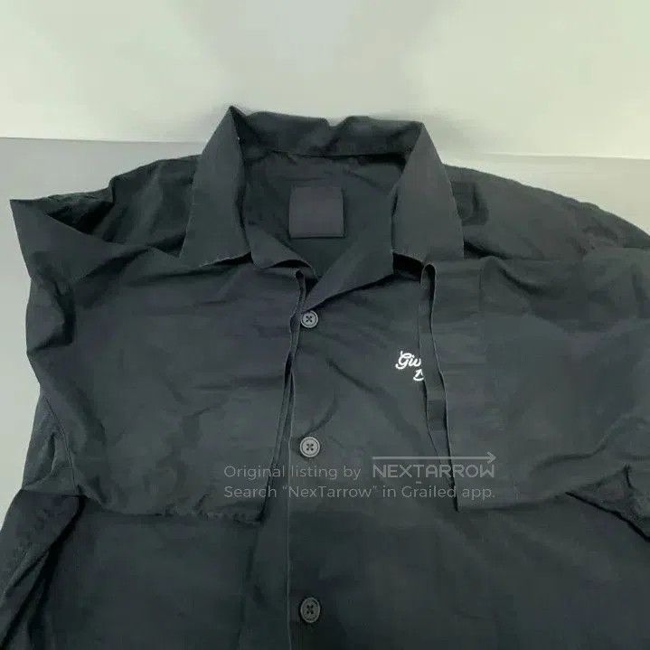 Givenchy Givenchy Men's Letter Embroidery Button Short. Size US XS / EU 42 / 0 - 9 Thumbnail