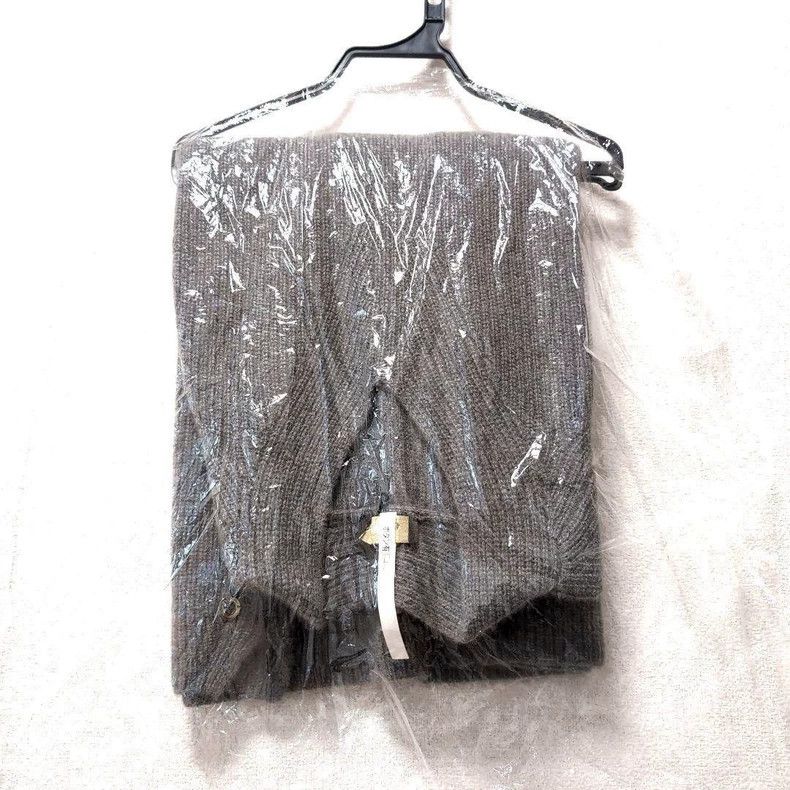 Loro Piana LORO PIANA She's wearing a cashmere cardigan Size M / US 6-8 / IT 42-44 - 2 Thumbnail