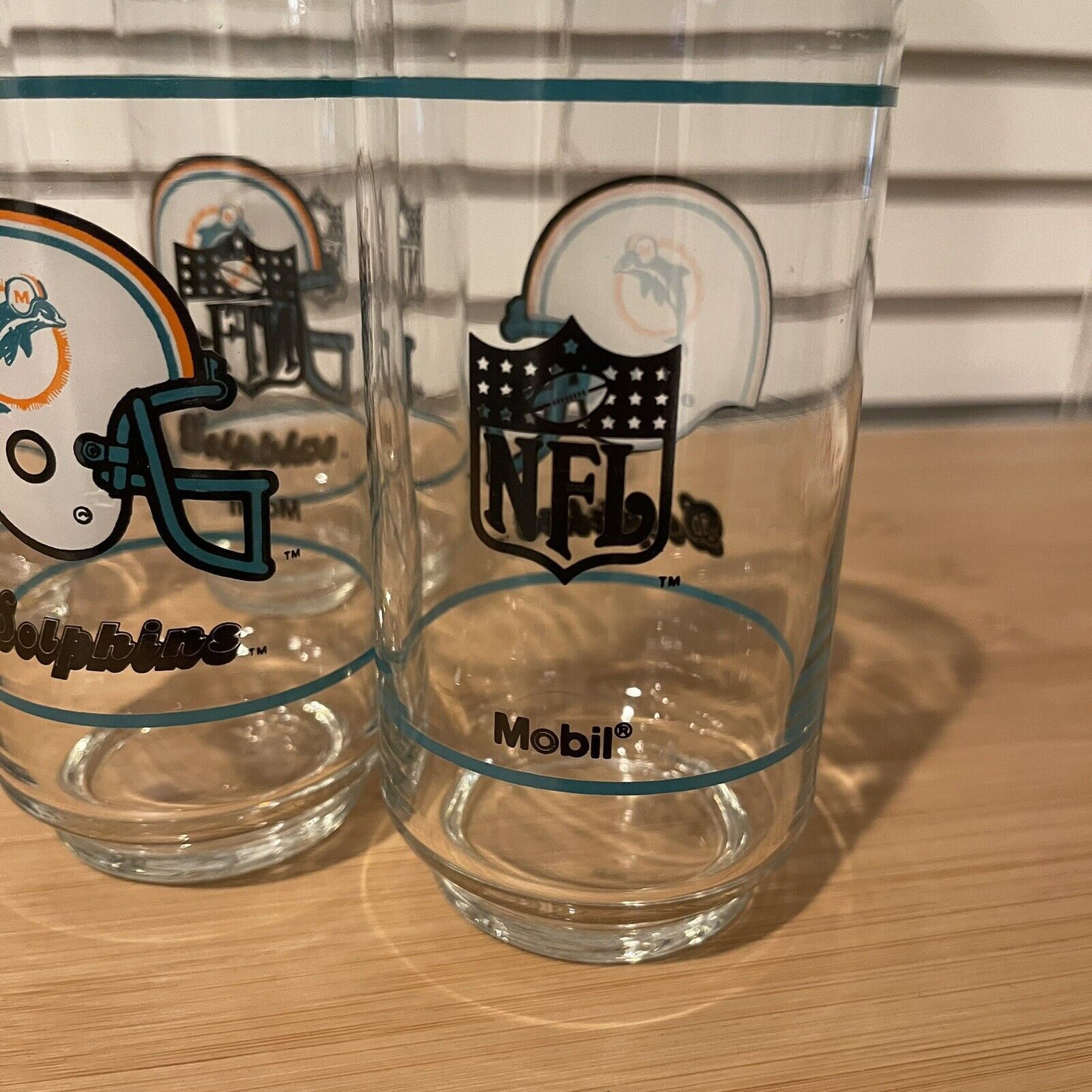 Vintage Set Of 4 Vtg 1980’s MIAMI DOLPHINS MOBIL GAS PROMO GLASS Size ONE SIZE - 4 Thumbnail