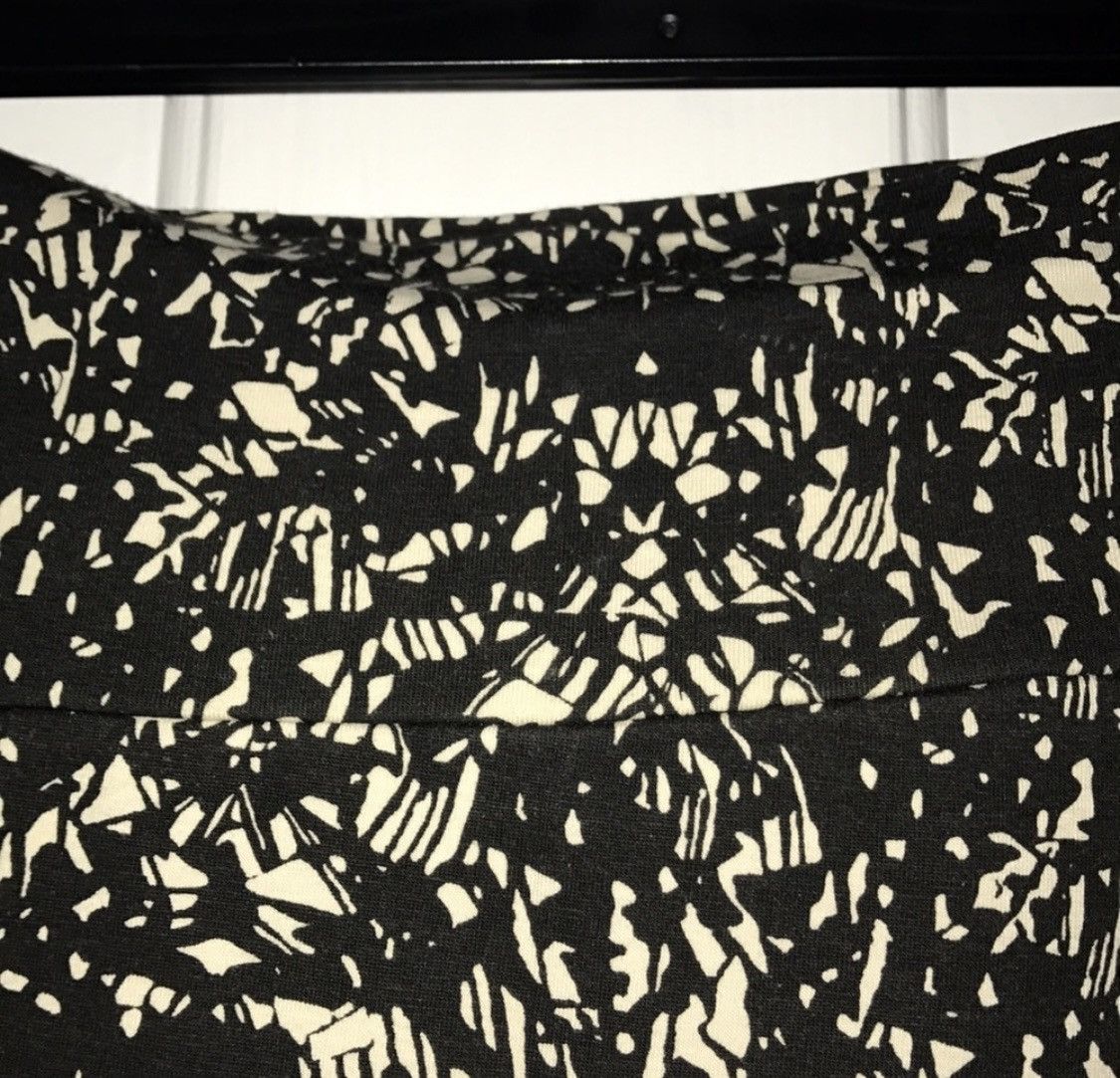 Forever 21 FOREVER 21 BLACK & CREAM MINI SKIRT SIZE L Size 28" / US 6 / IT 42 - 2 Thumbnail