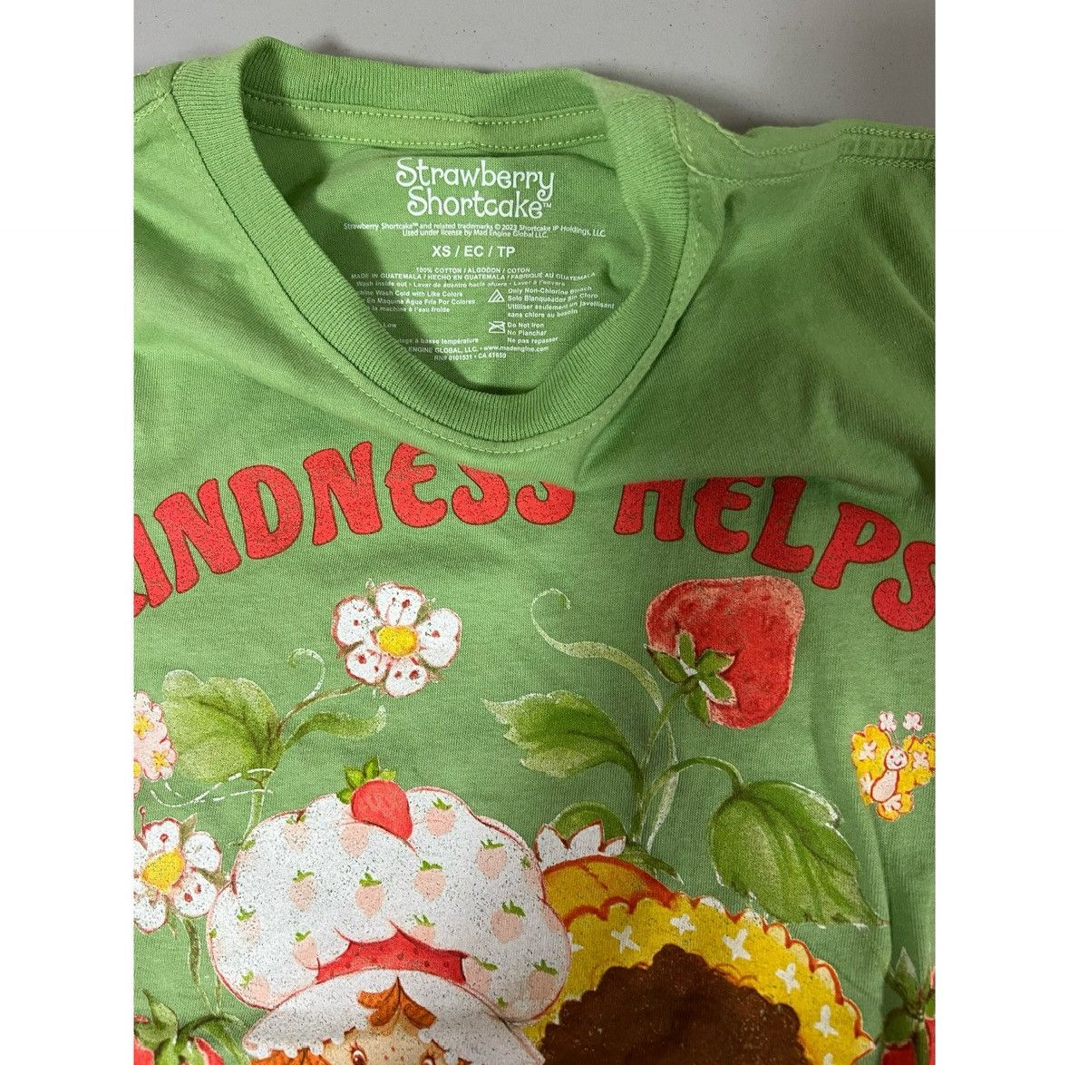 Strawberry Green ‘Kindness Helps Friendship Grow’ Tee T-Shirt Top XS 🍓✨ Size XS / US 0-2 / IT 36-38 - 4 Thumbnail