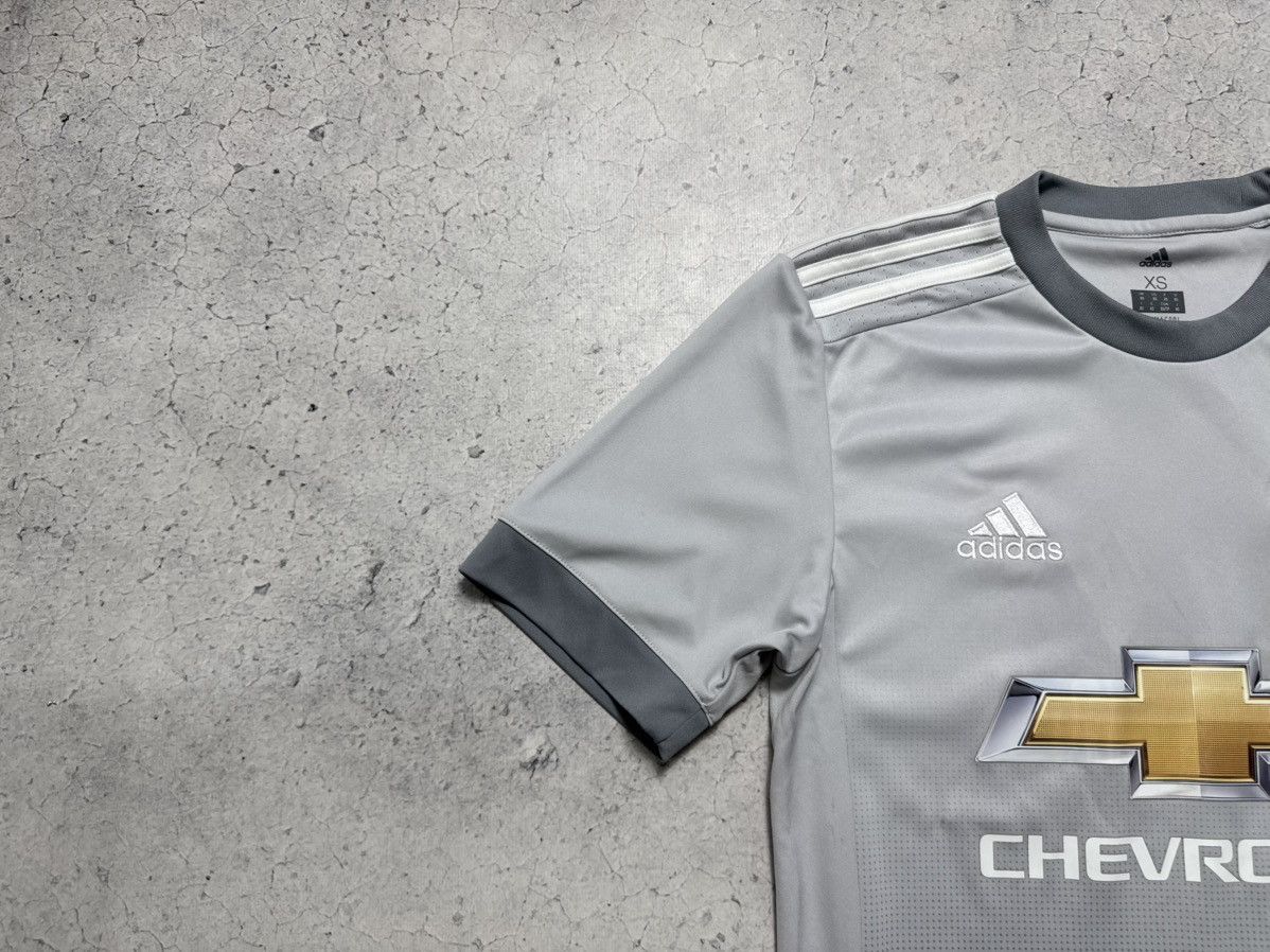 Adidas Adidas FC Manchester United 2017/2018 Soccer Jersey Vintage Size US XS / EU 42 / 0 - 4 Thumbnail
