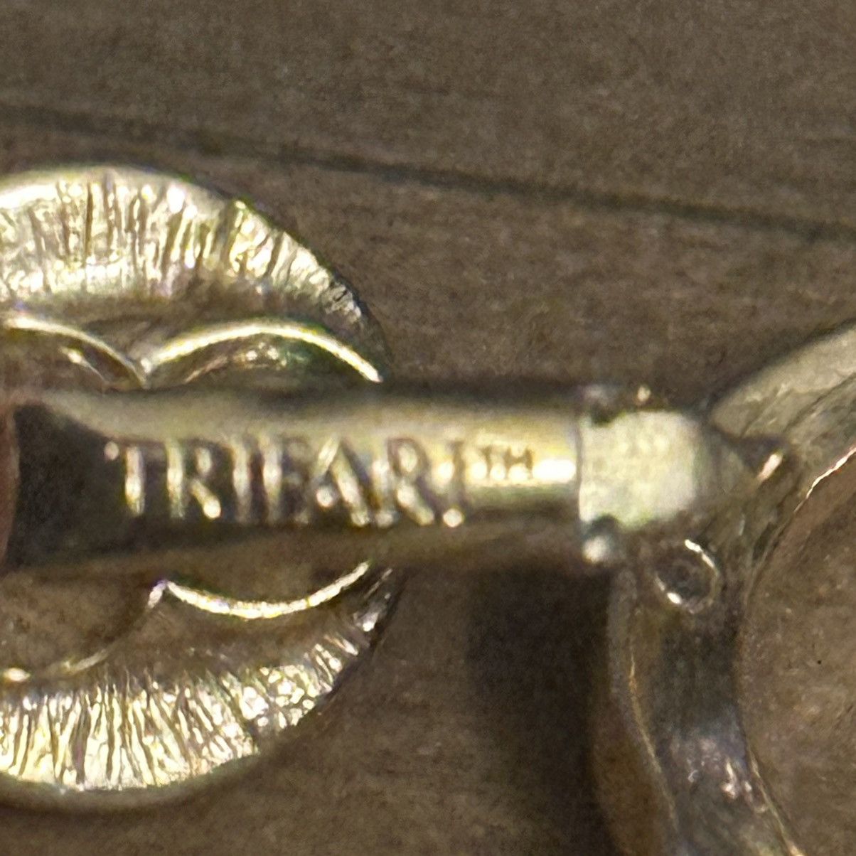 Vintage Vintage Trifari gold and black clip on dangle earrings Size ONE SIZE - 3 Thumbnail