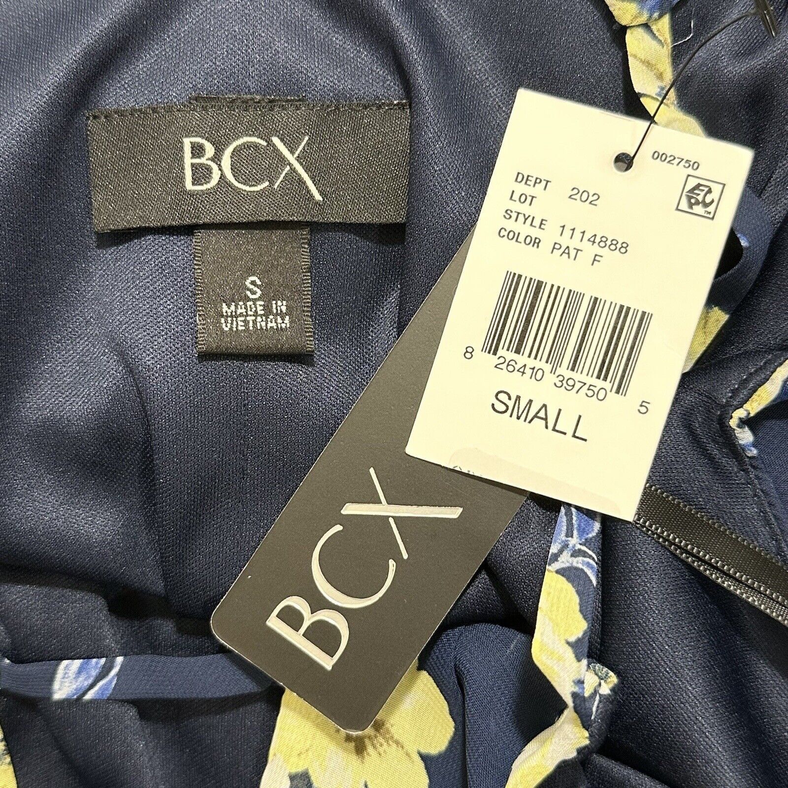 Other BCX Small Blue Yellow Floral Romper 4" Inseam Lightweight Size 28" / US 6 / IT 42 - 3 Thumbnail