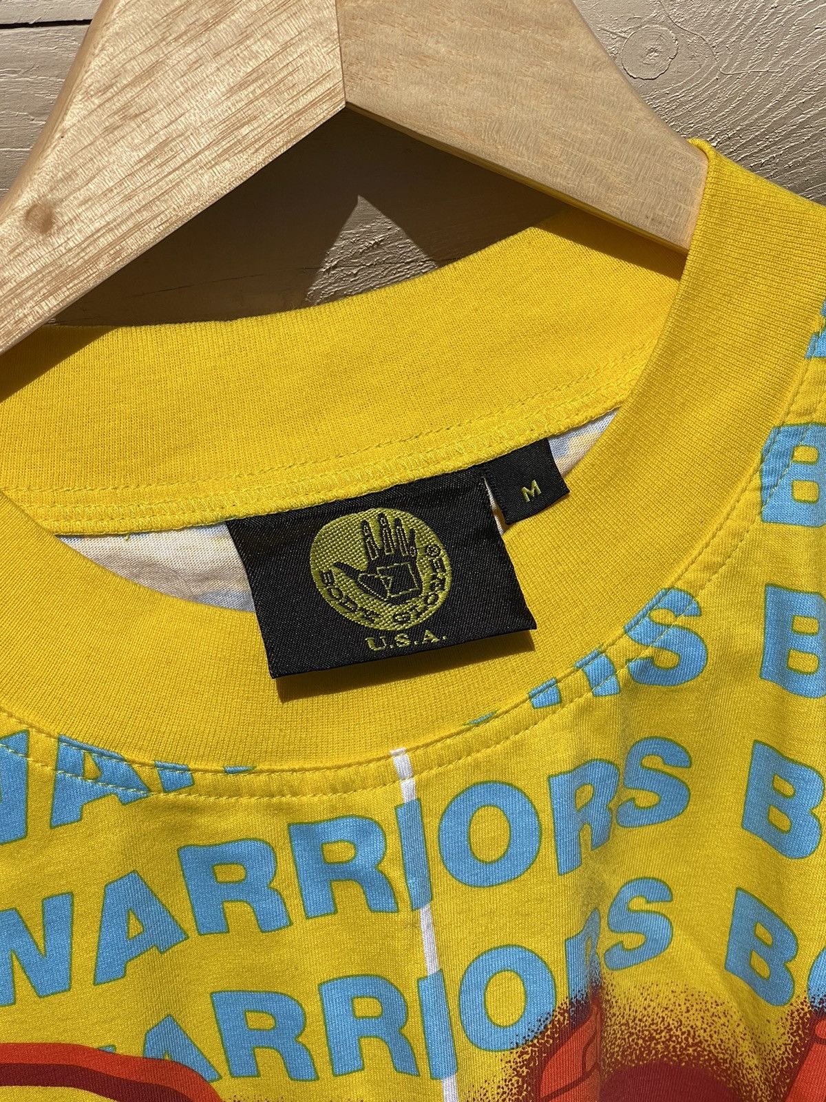 Body Glove Body Glow Vintage Yellow Graphic Overprint warriors t-shirt Size US M / EU 48-50 / 2 - 14 Thumbnail