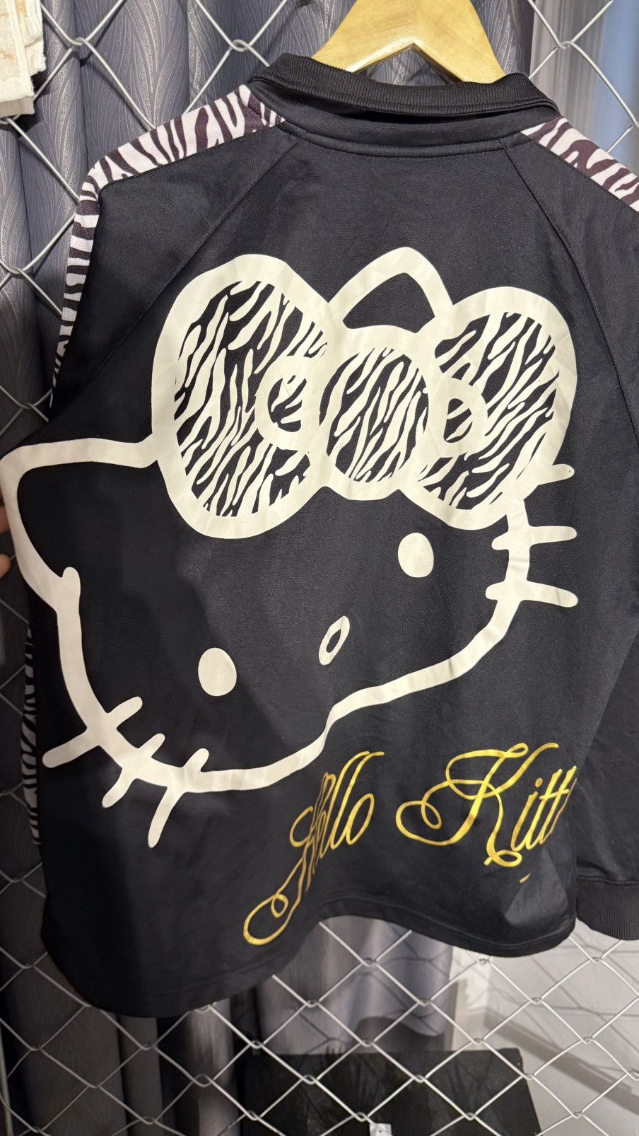 Anime 2013 HELLO KITTY SWEATER JACKET BIG BACKHIT LARGE Size US L / EU 52-54 / 3 - 9 Thumbnail