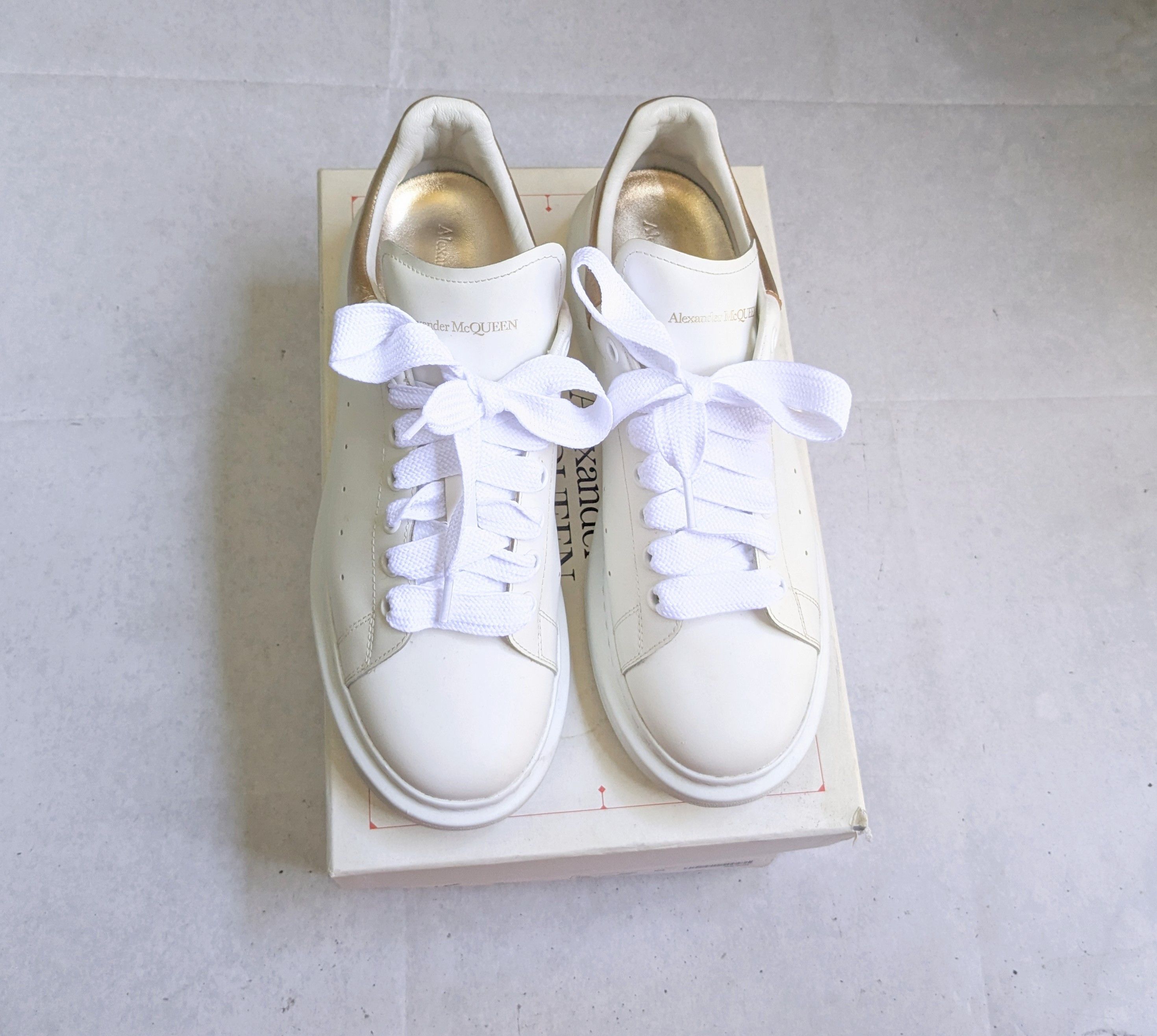 Alexander McQueen Alexander McQueen Oversized Larry Sneakers White Gold 12 45 Size US 12 / EU 45 - 2 Thumbnail