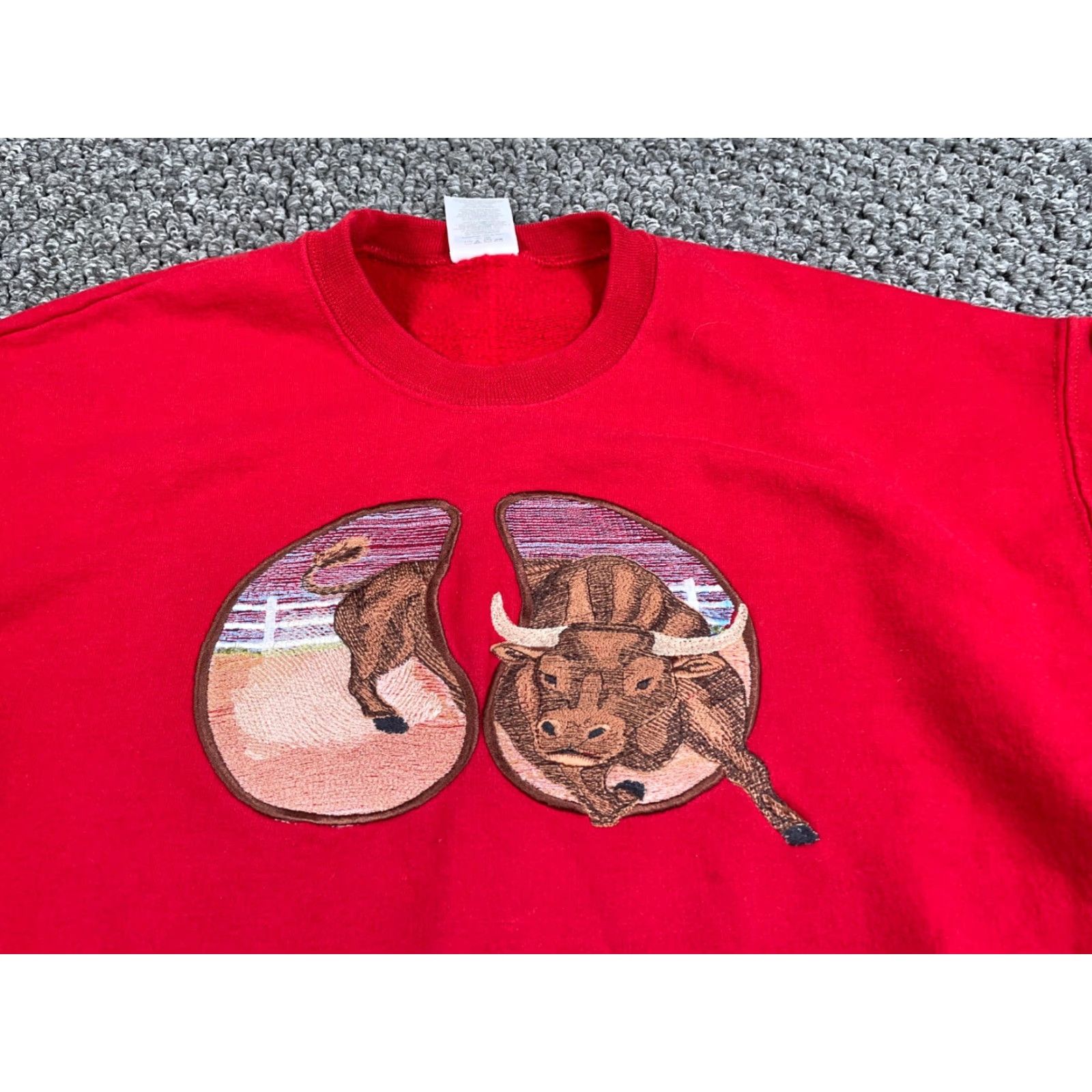 Jerzees VTG Jerzees Sweatshirt Crew Neck Red 50/50 Embroidered Bullfighting Graphic Print Adult Large Mens Retro 90s Size US L / EU 52-54 / 3 - 4 Thumbnail