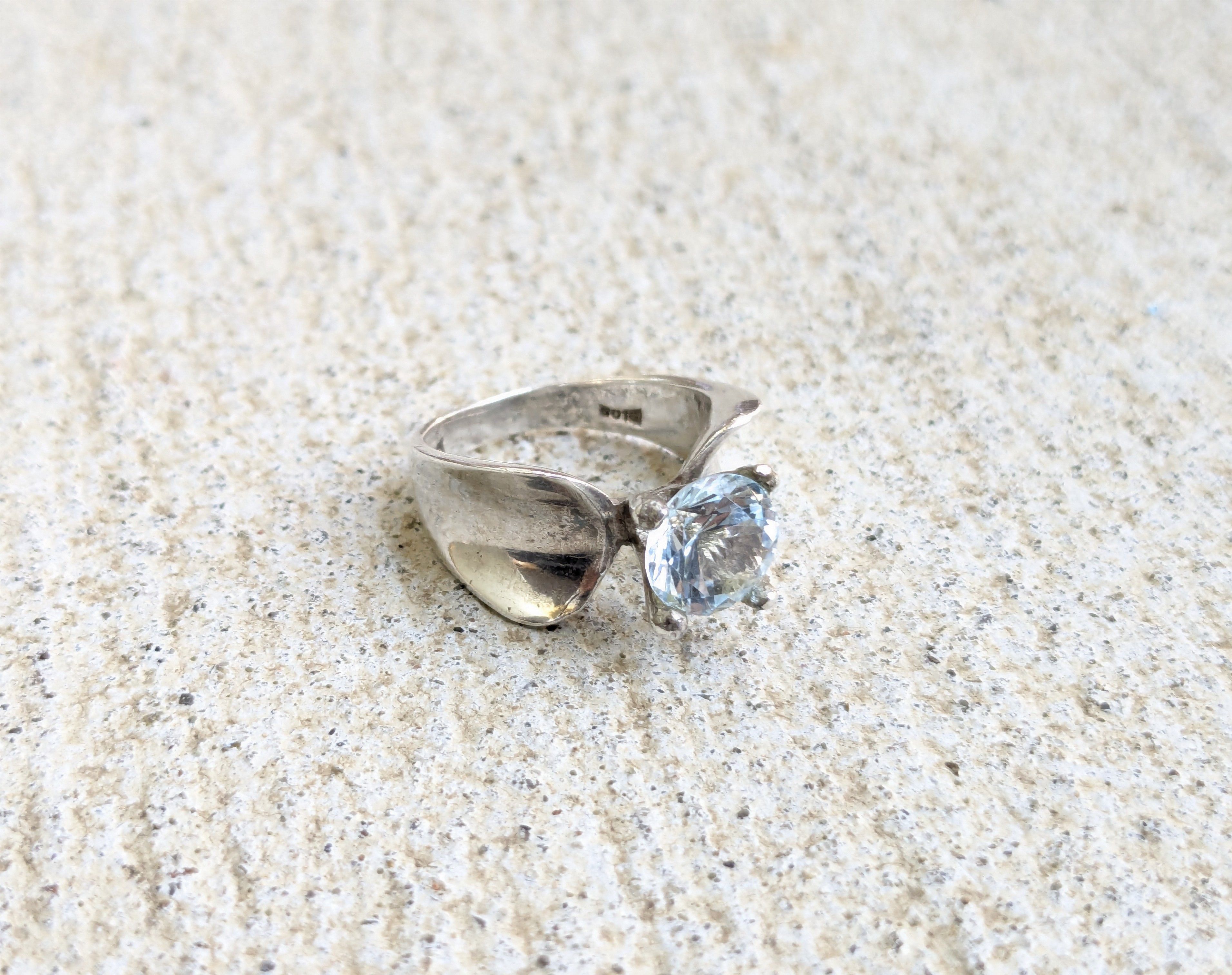 Jewelry × Vintage Vintage Sterling Silver Ring Blue Topaz 6.25 Abstract Modern Size ONE SIZE - 2 Thumbnail
