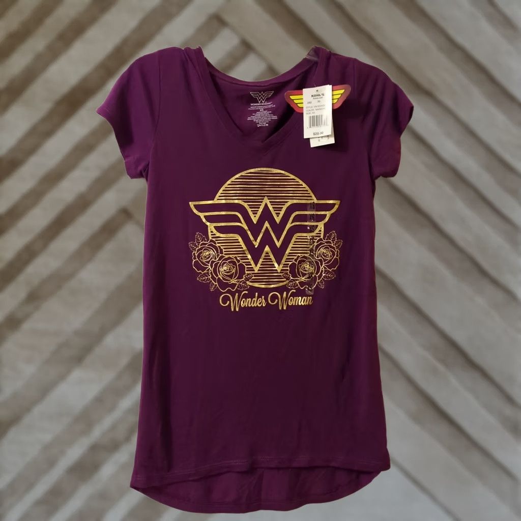 DC Comics VINTAGE DC Comics WONDER WOMAN T-Shirt Officially Licensed NWT XS maroon Short Sleeve Graphic Tee Juniors Teens Women's Mens Size XS / US 0-2 / IT 36-38 - 1 Thumbnail