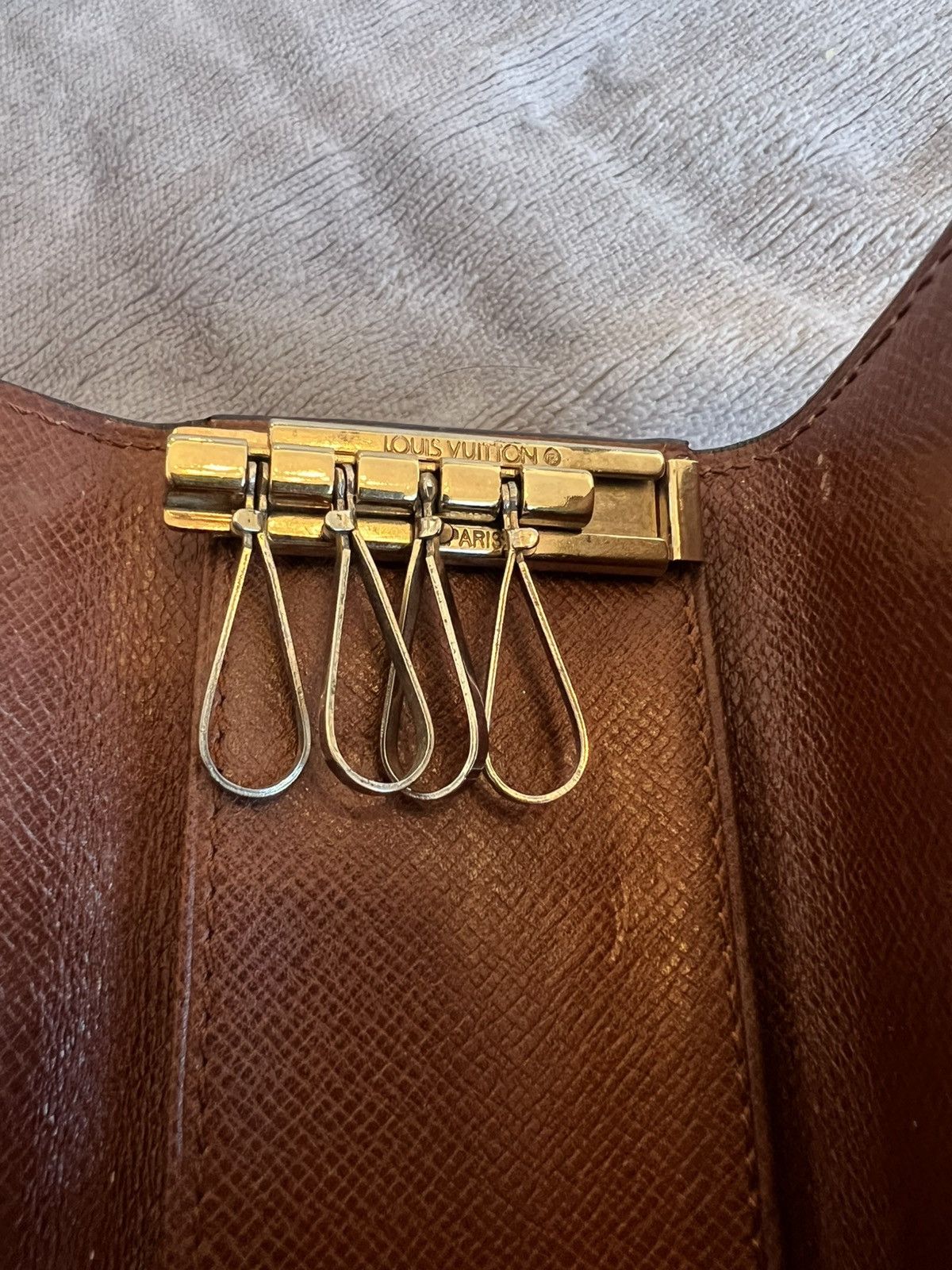 Louis Vuitton Louis Vuitton monogram 4 key holder Size ONE SIZE - 9 Thumbnail