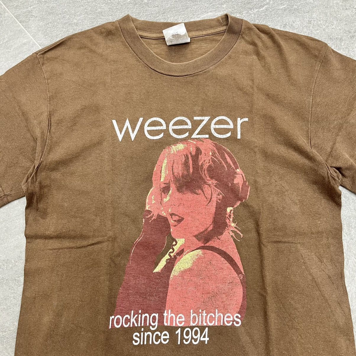 Band Tees × Vintage Vintage Weezer Rocking The Bitches Tshirt Size US S / EU 44-46 / 1 - 2 Thumbnail