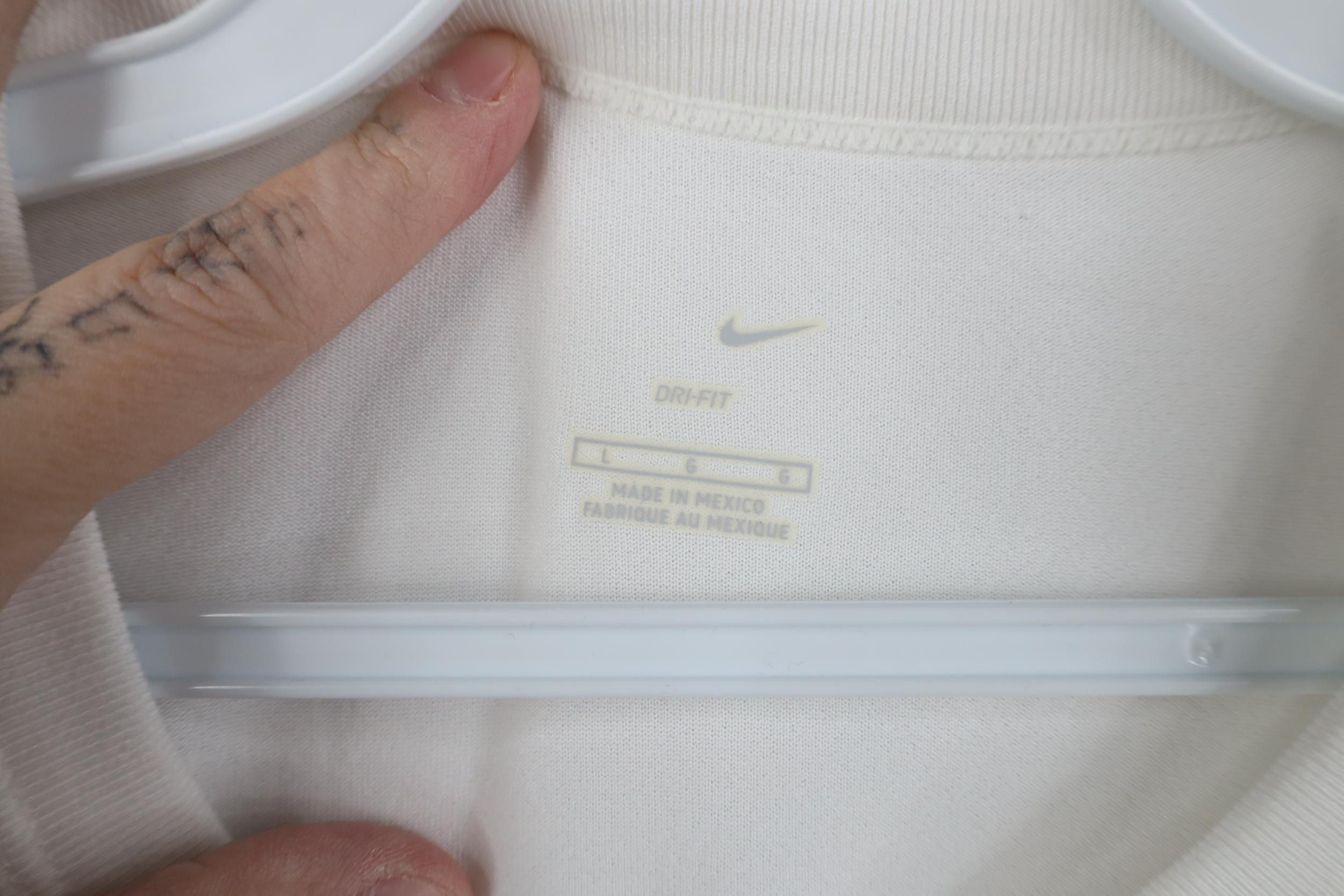 Nike Vintage Y2K Nike Mini Swoosh Knit Short Sleeve T-Shirt White Size US L / EU 52-54 / 3 - 7 Thumbnail